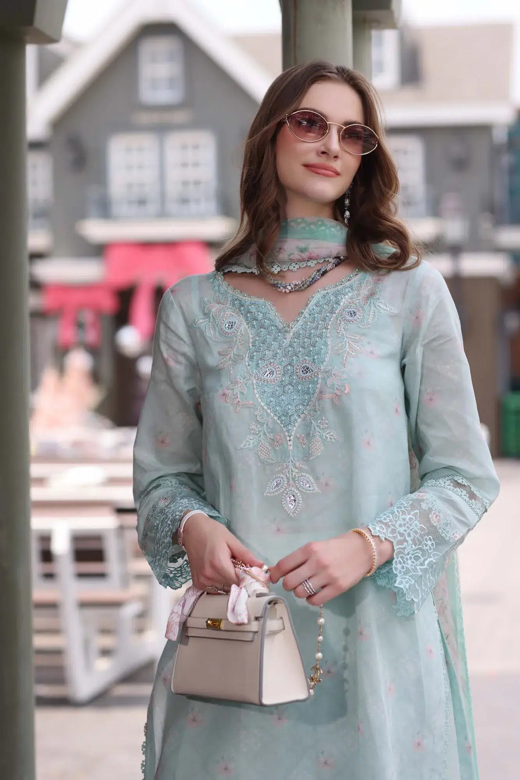 NOOR EID LUXE CHIKANKARI D-06