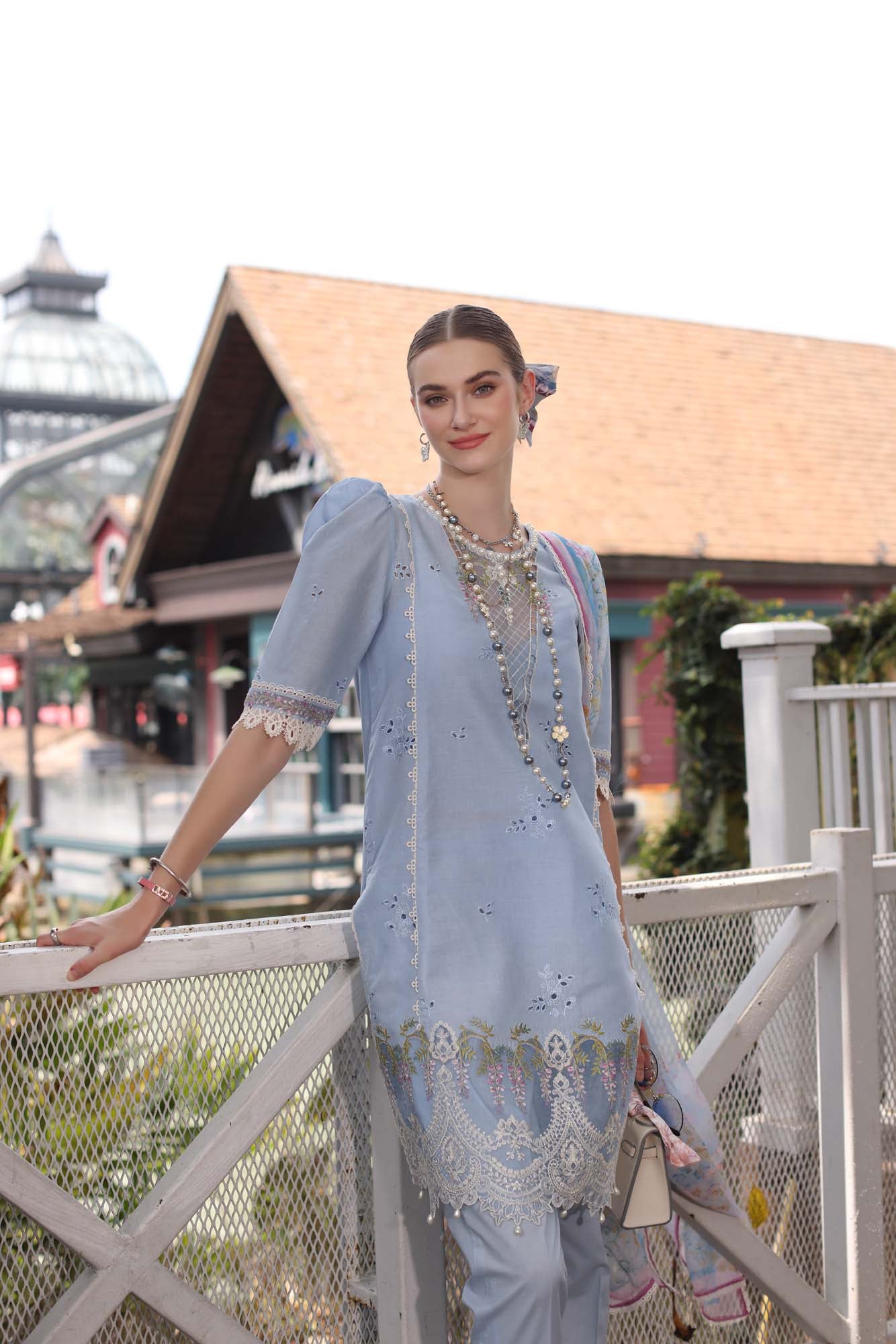 NOOR EID LUXE CHIKANKARI D-02