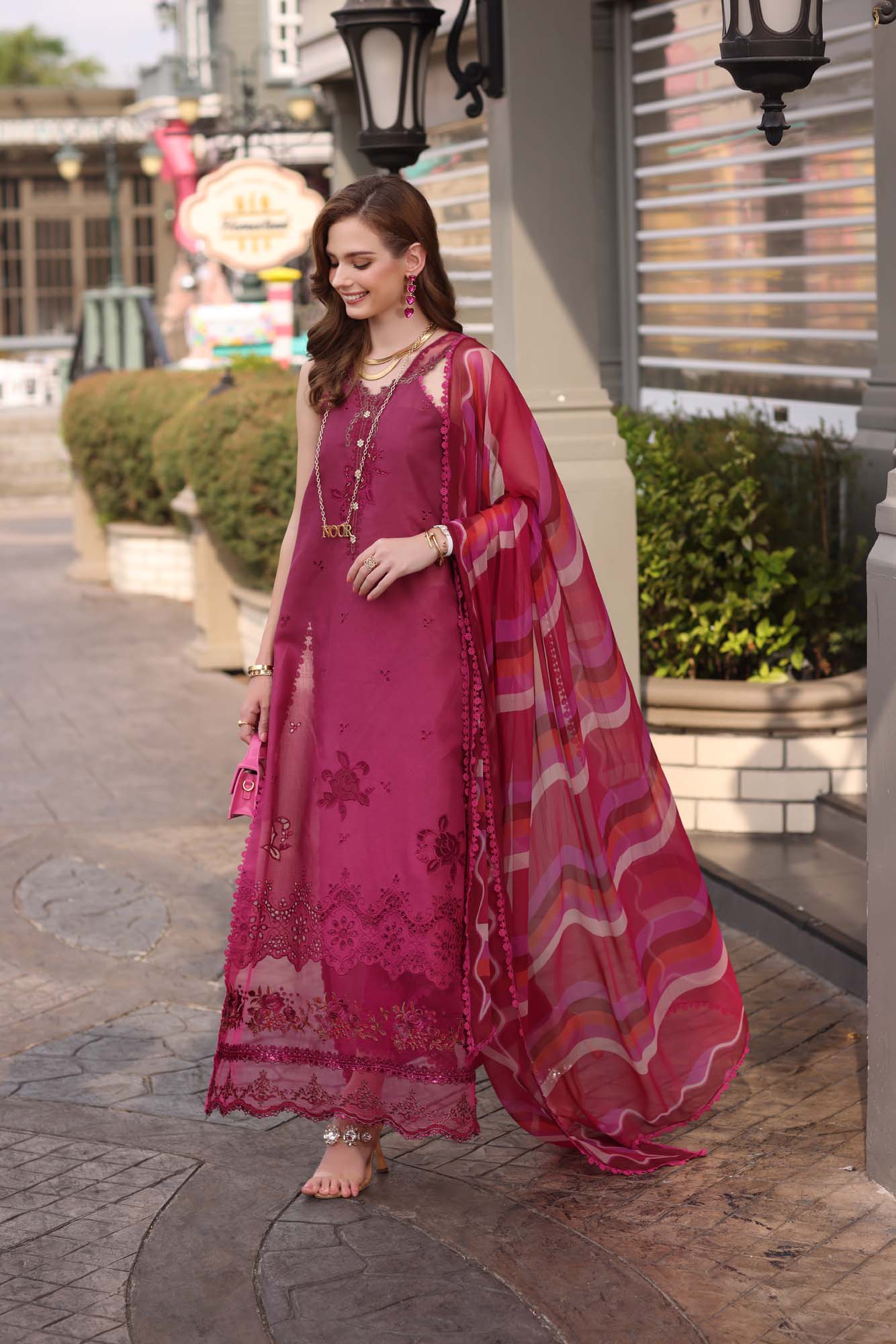 NOOR EID LUXE CHIKANKARI D-09
