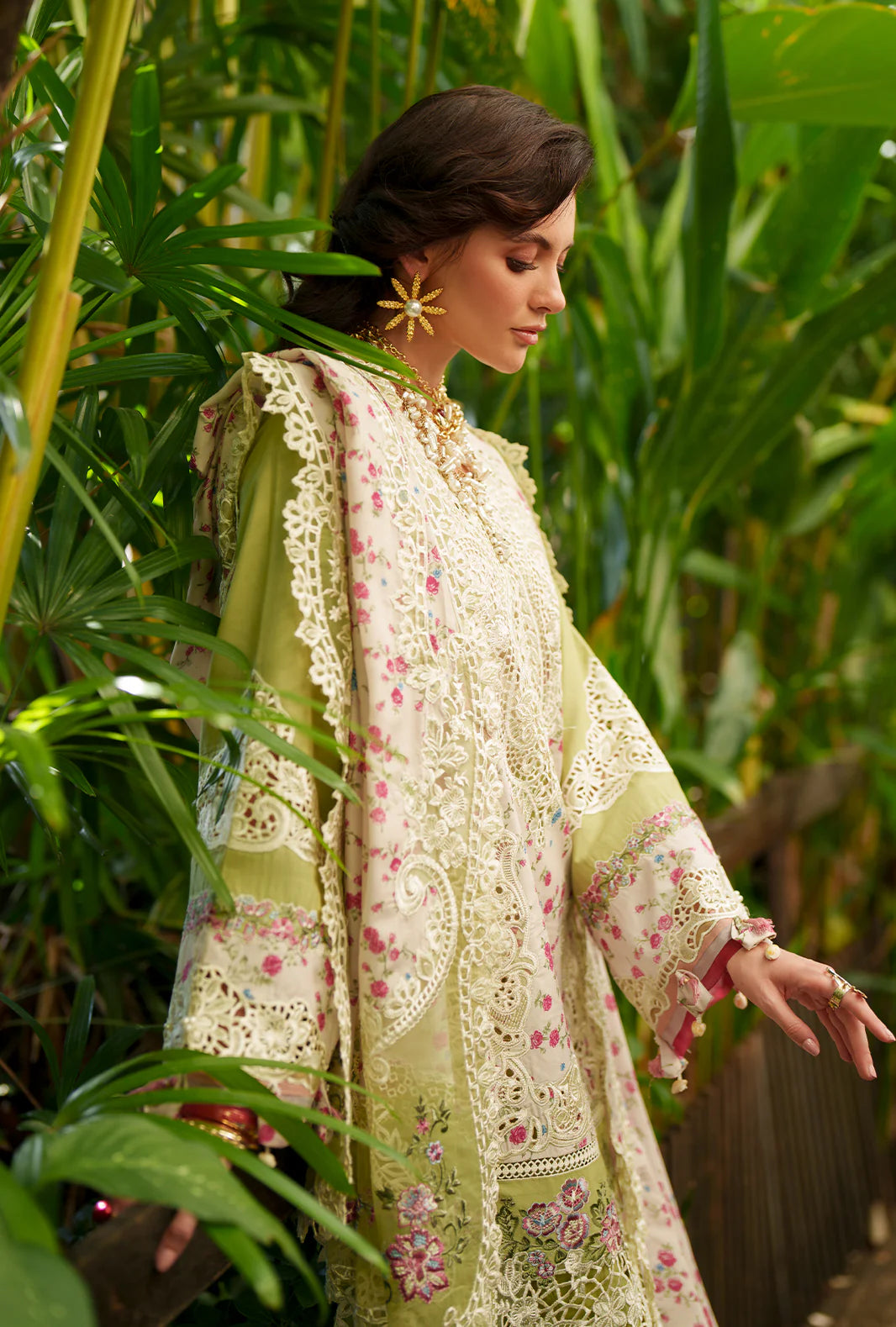 AJR EVARA LUXURY LAWN ALIRA
