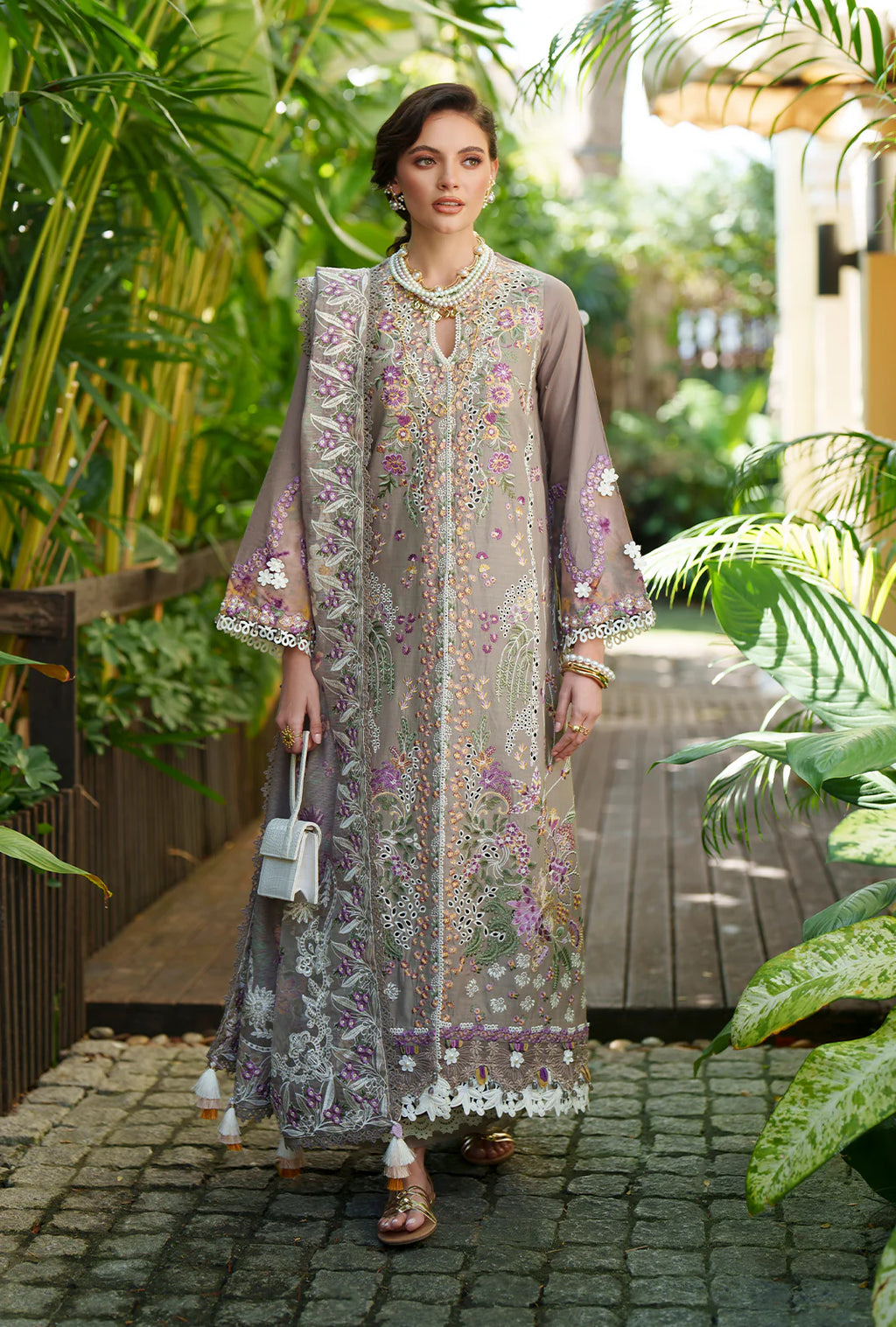 AJR EVARA LUXURY LAWN VEYA