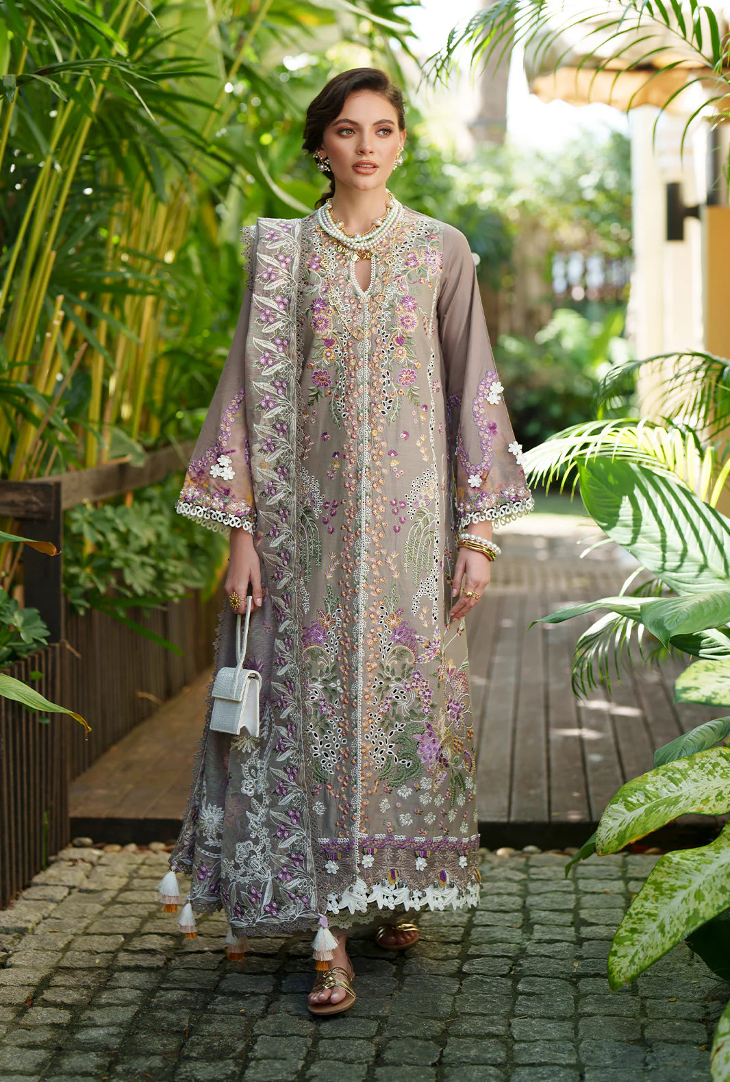 AJR EVARA LUXURY LAWN VEYA