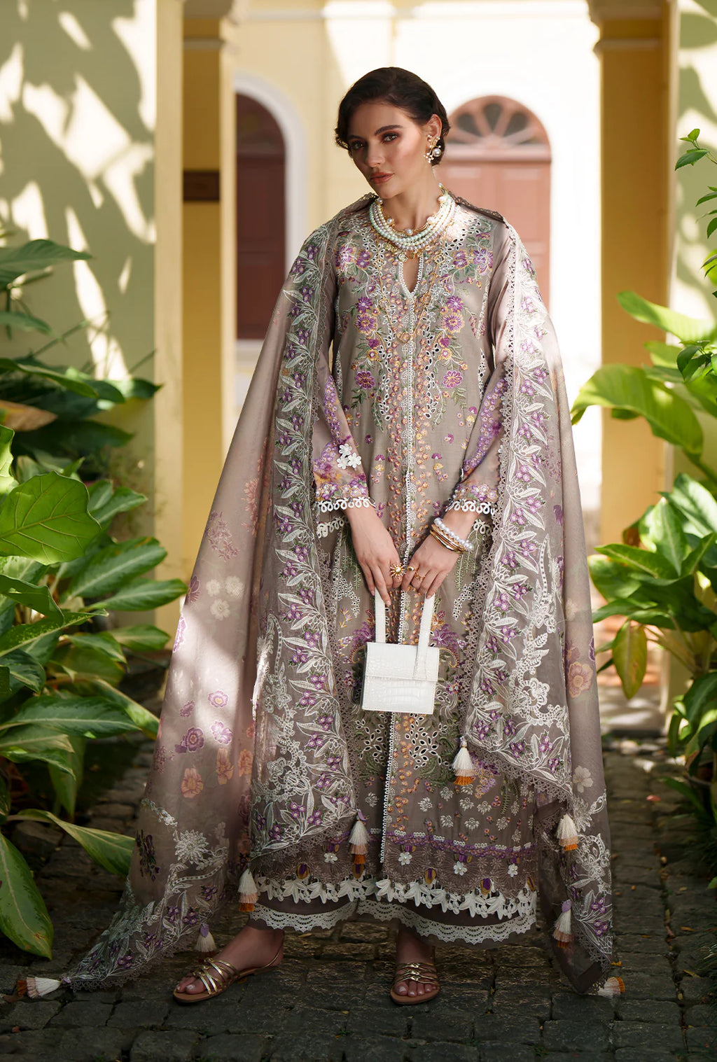 AJR EVARA LUXURY LAWN VEYA