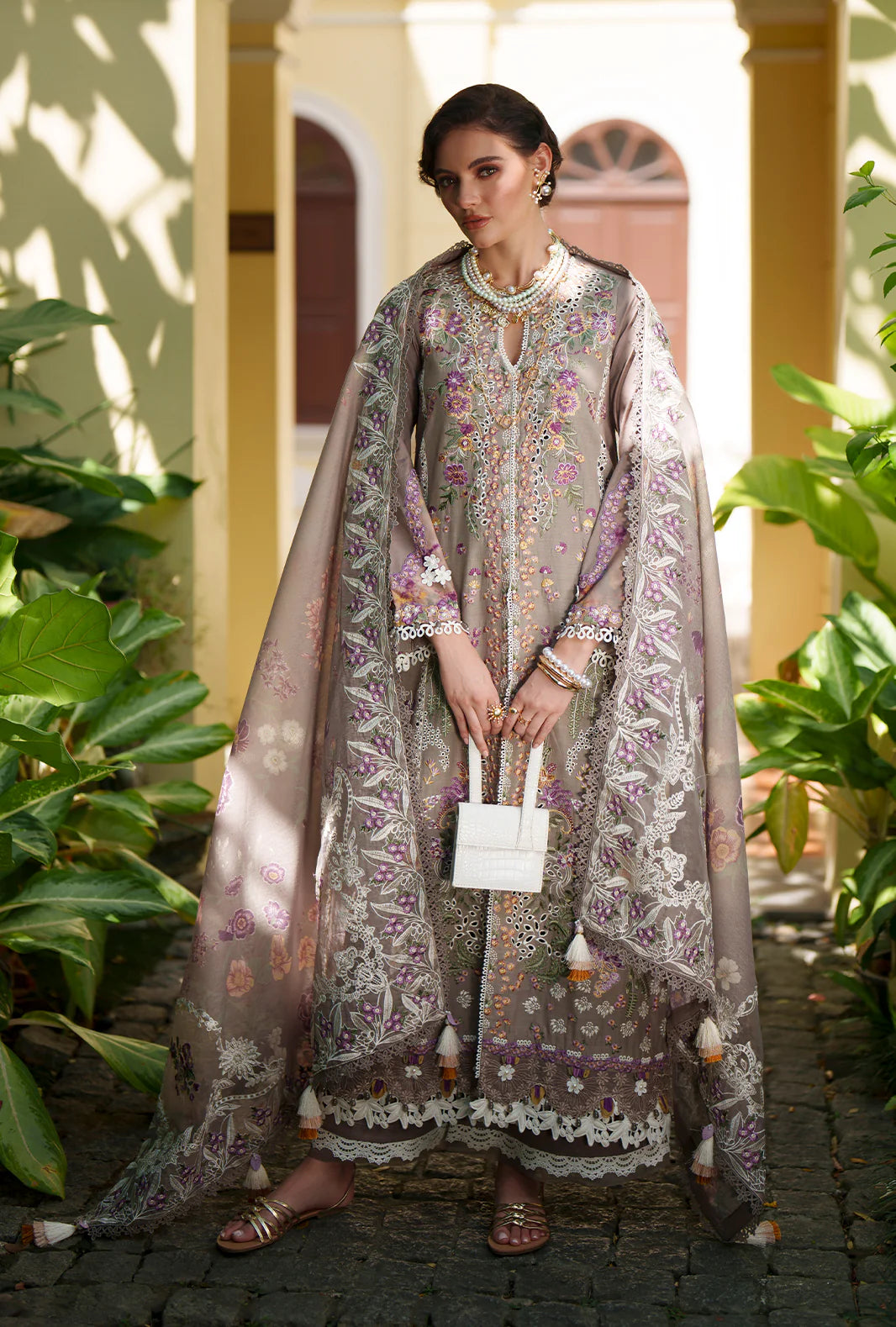 AJR EVARA LUXURY LAWN VEYA
