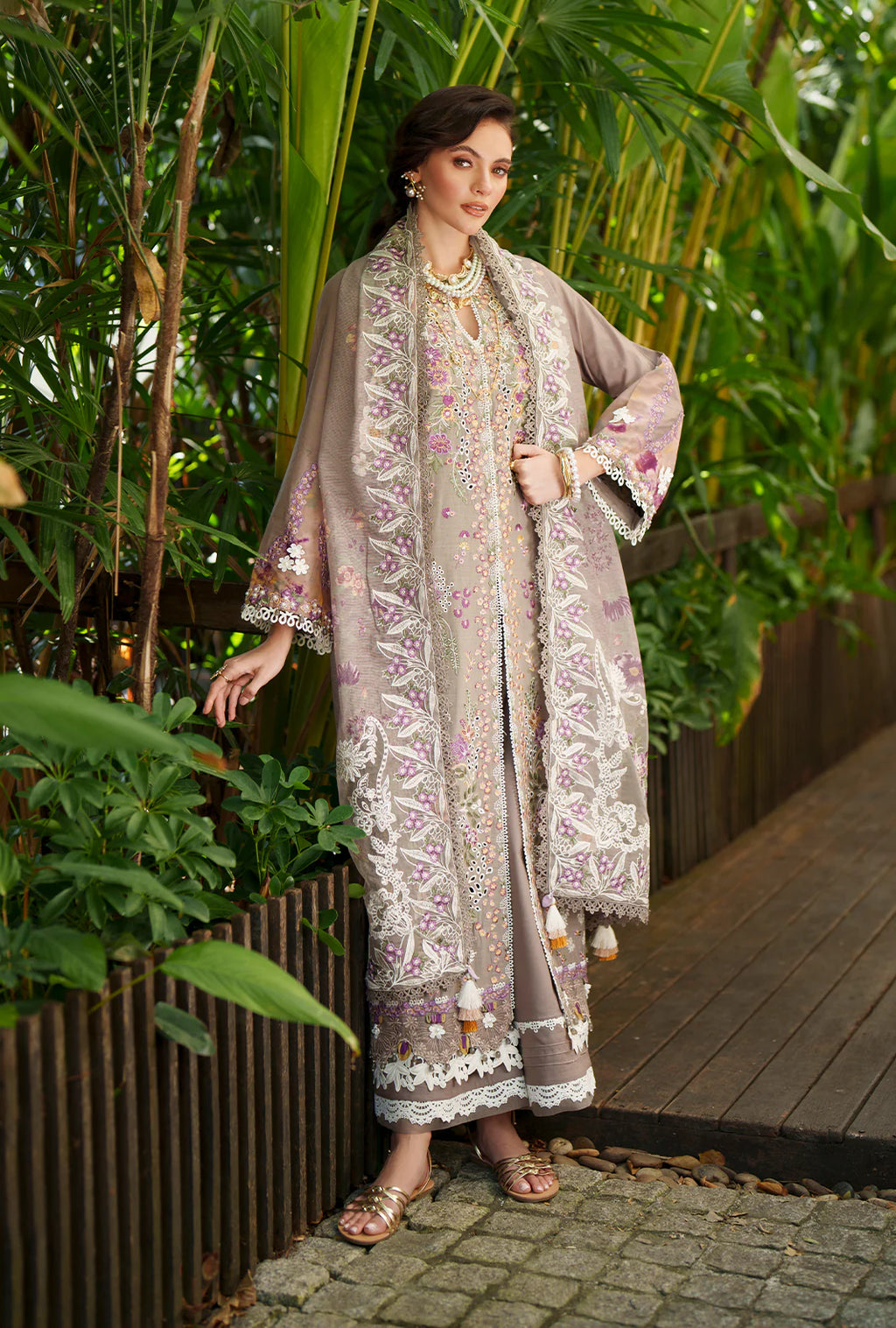 AJR EVARA LUXURY LAWN VEYA