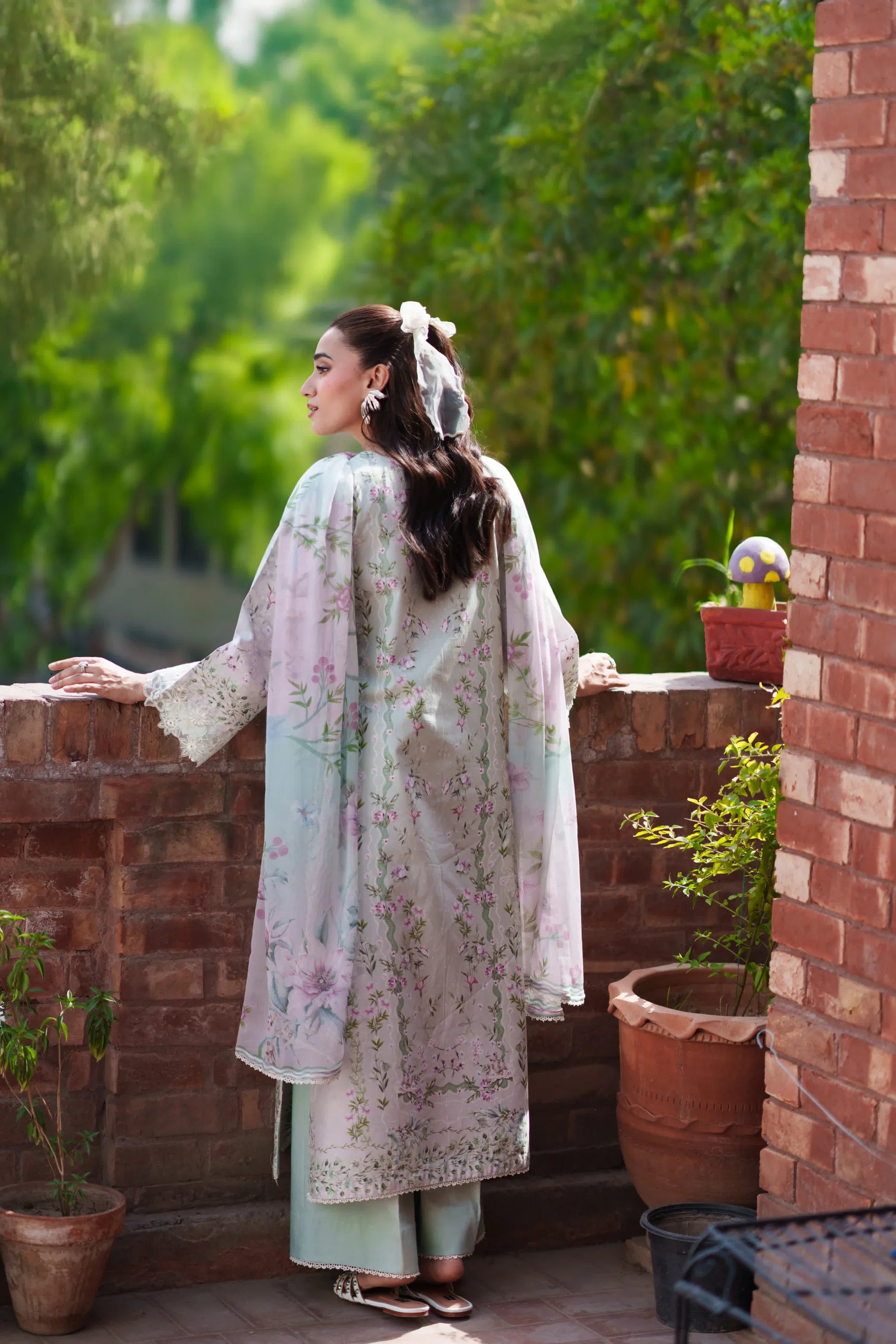 NEESHAY SUMMER LINES AVELINE