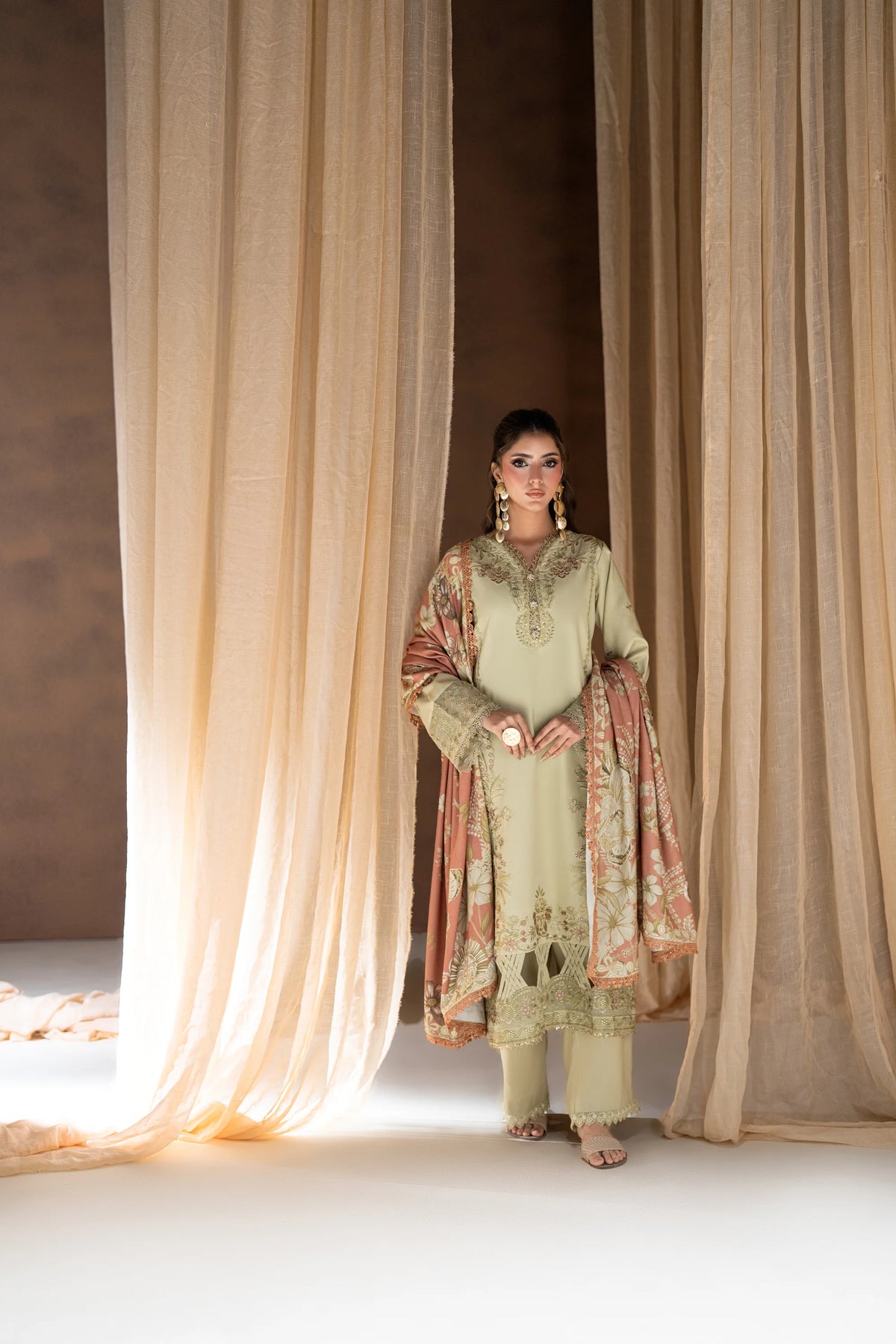 CORAL RANGREZ THE LINEN AAINA