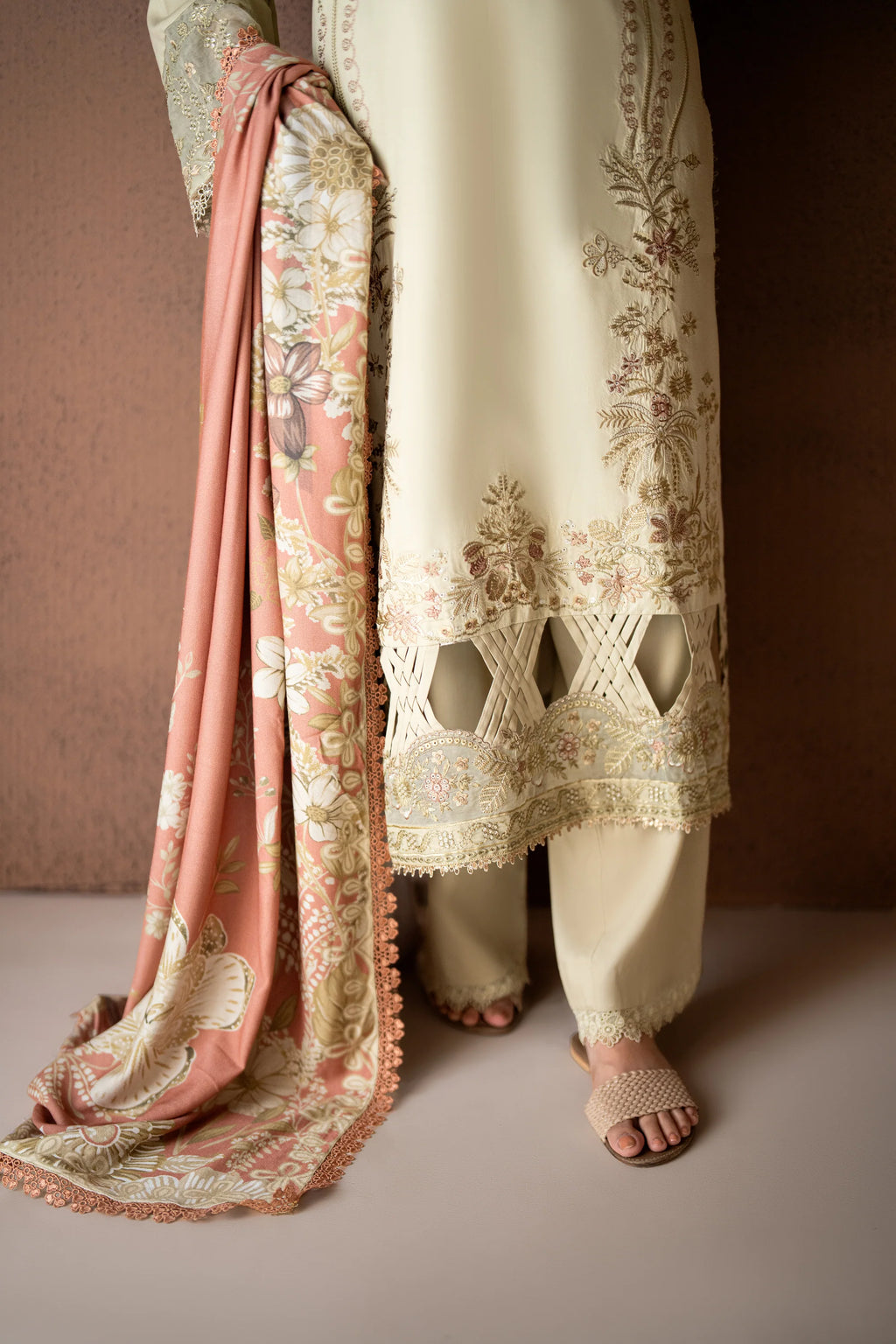CORAL RANGREZ THE LINEN AAINA