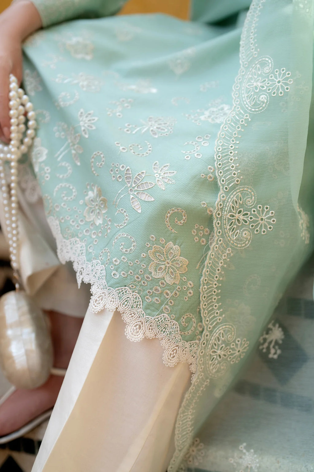 XENIA UNSTITCHED LAWN DAYE