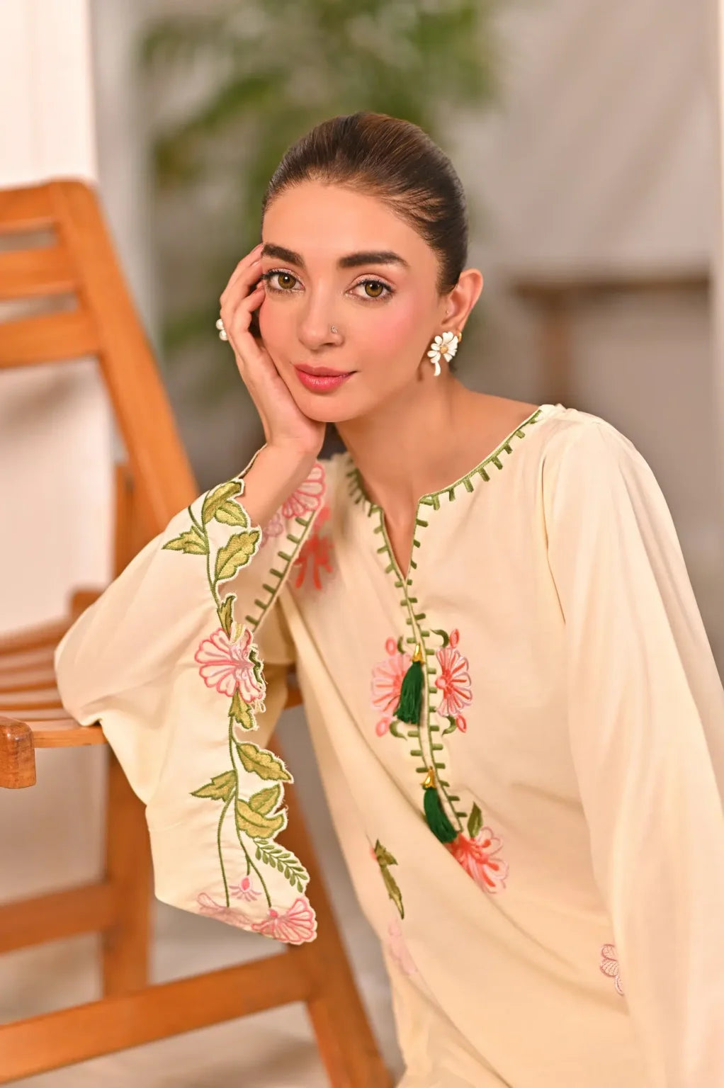 DHAGA VIVIAN