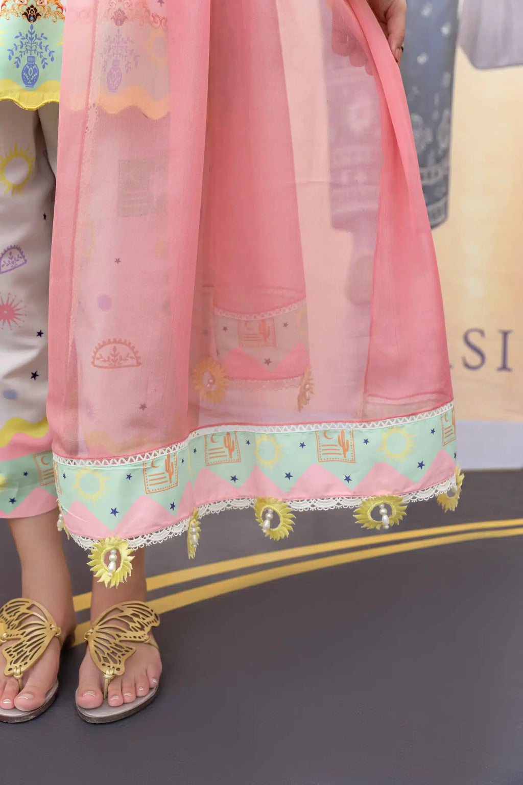 SIDRAH SARAH SIDEWALK PATELS