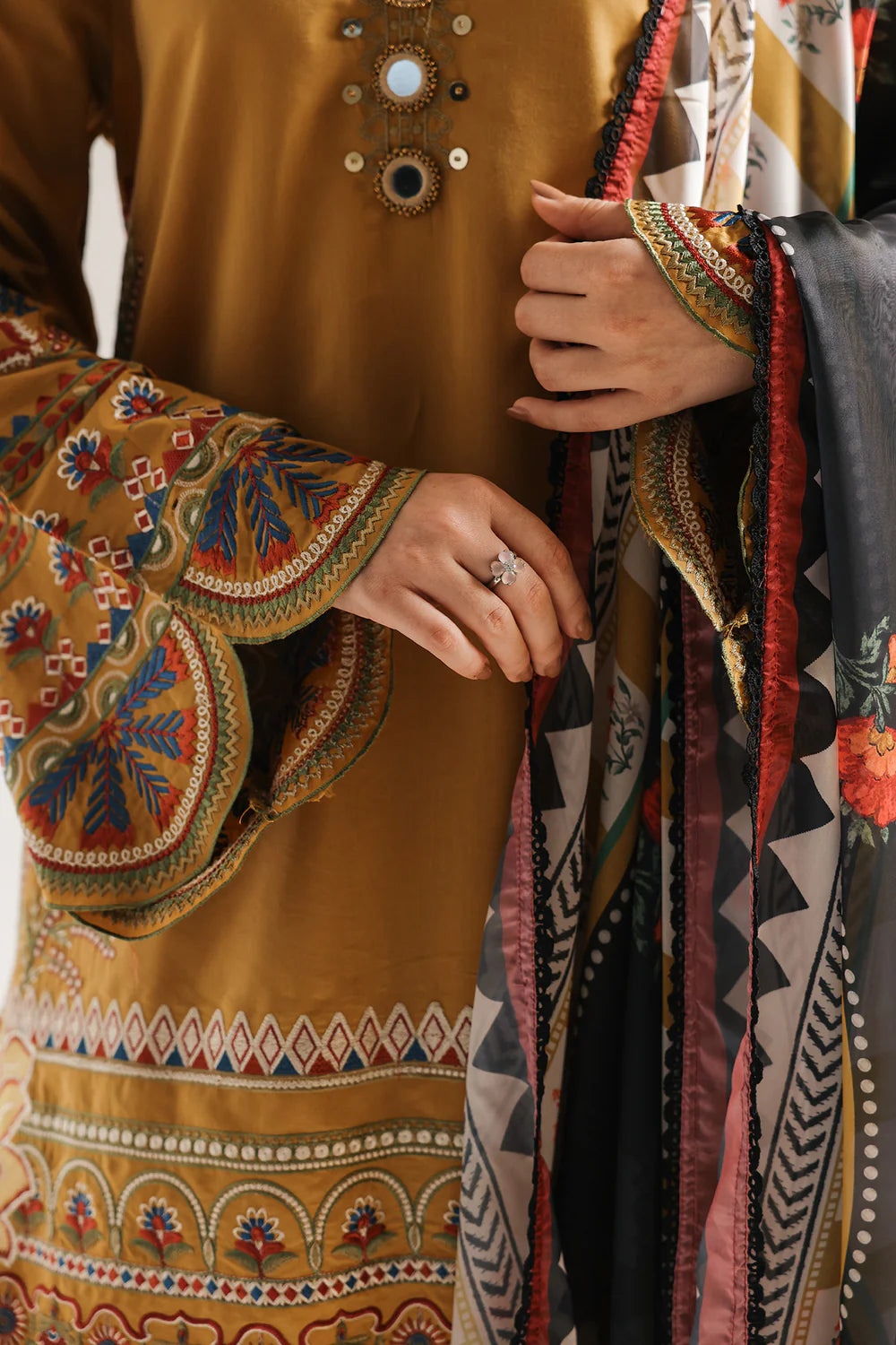 ETHNIC E4016-103-218 1PC