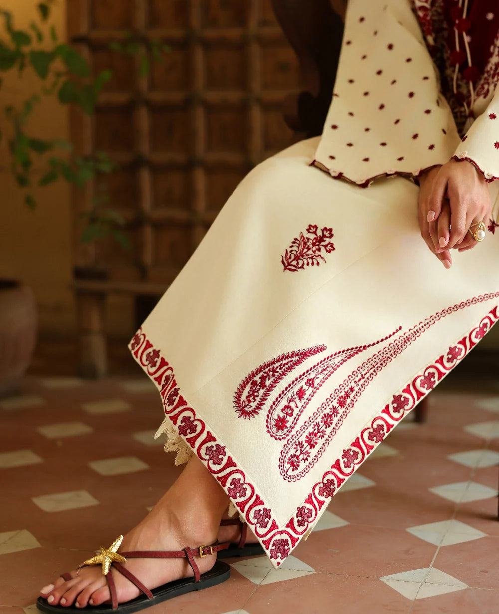REPUBLIC NEOMA LALAH WHITE RED 2PC