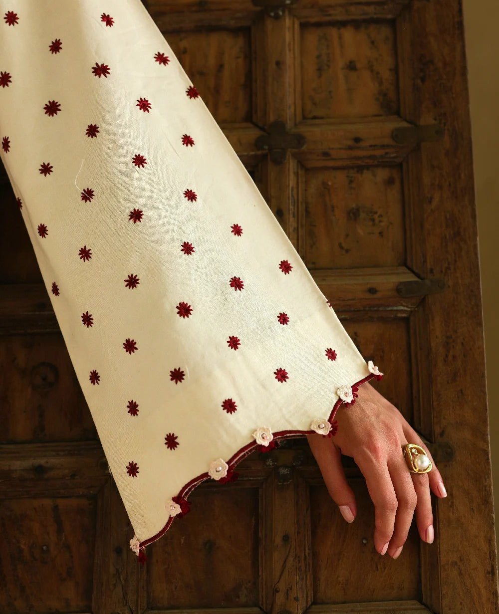 REPUBLIC NEOMA LALAH WHITE RED 2PC