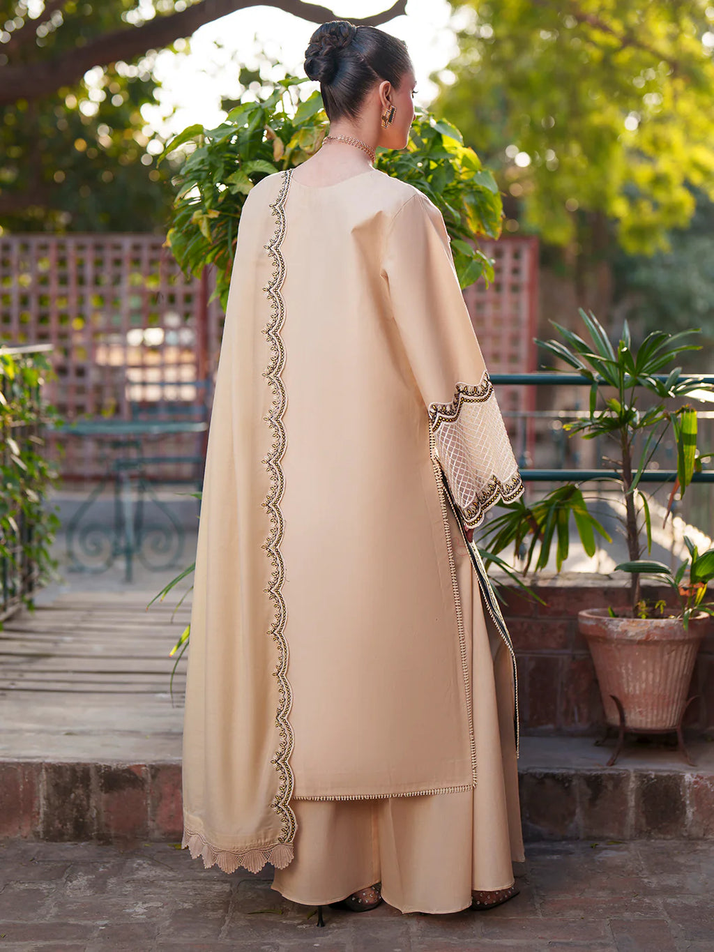 FIONA BY MAHNUR LAWN F-04