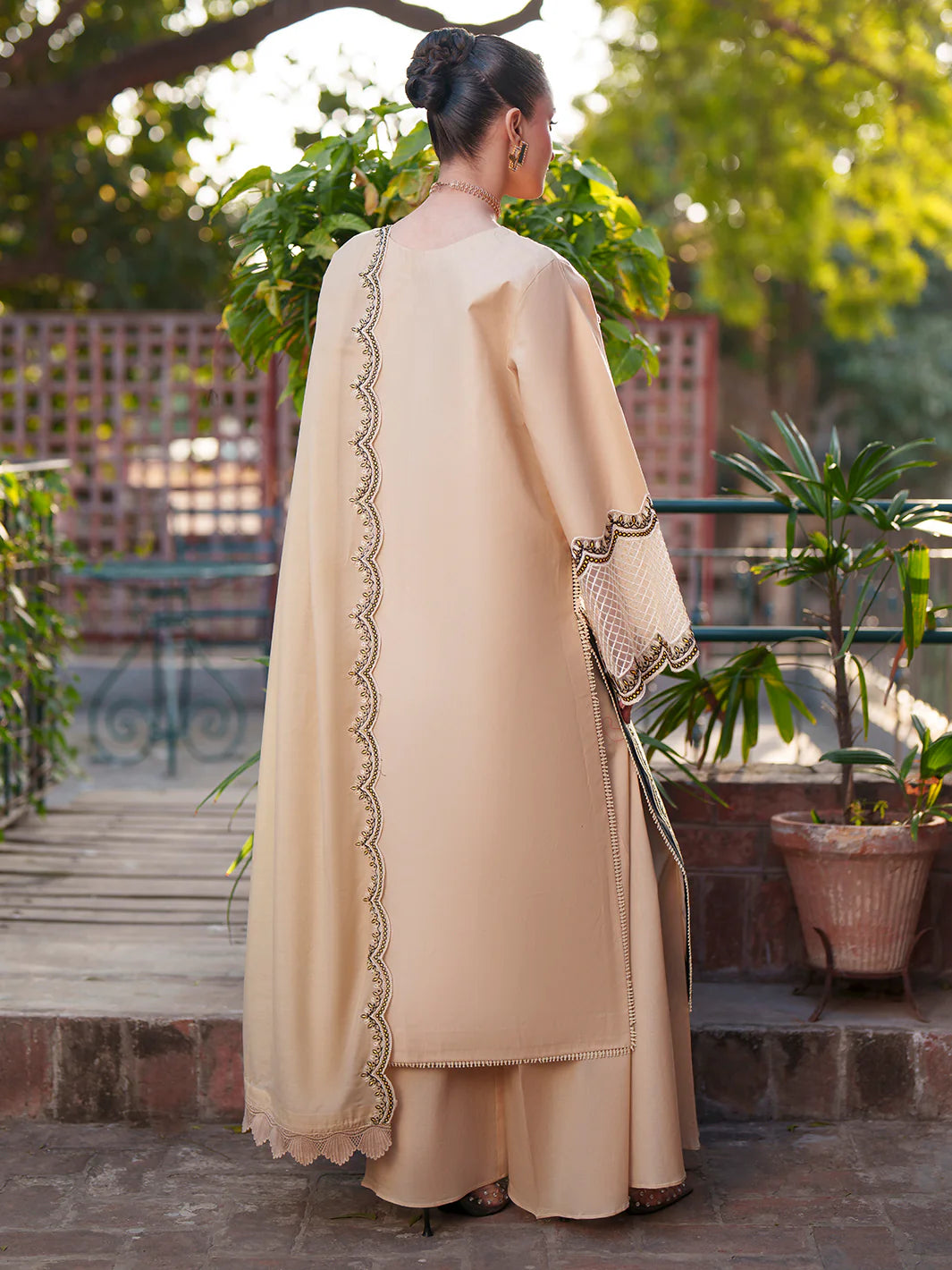 FIONA BY MAHNUR LAWN F-04