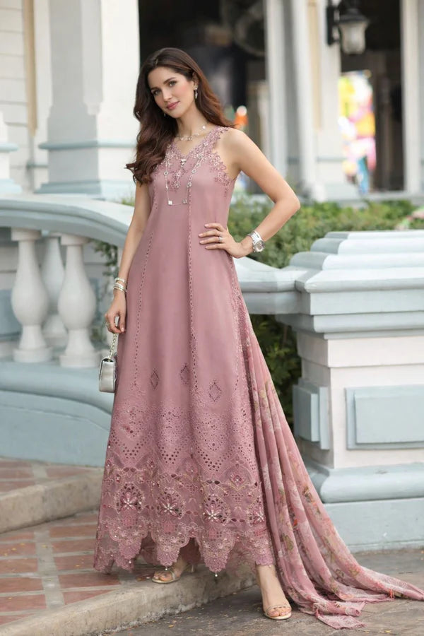 NOOR BY SAADIA ASAD LUXE CHIKANKARI D-08