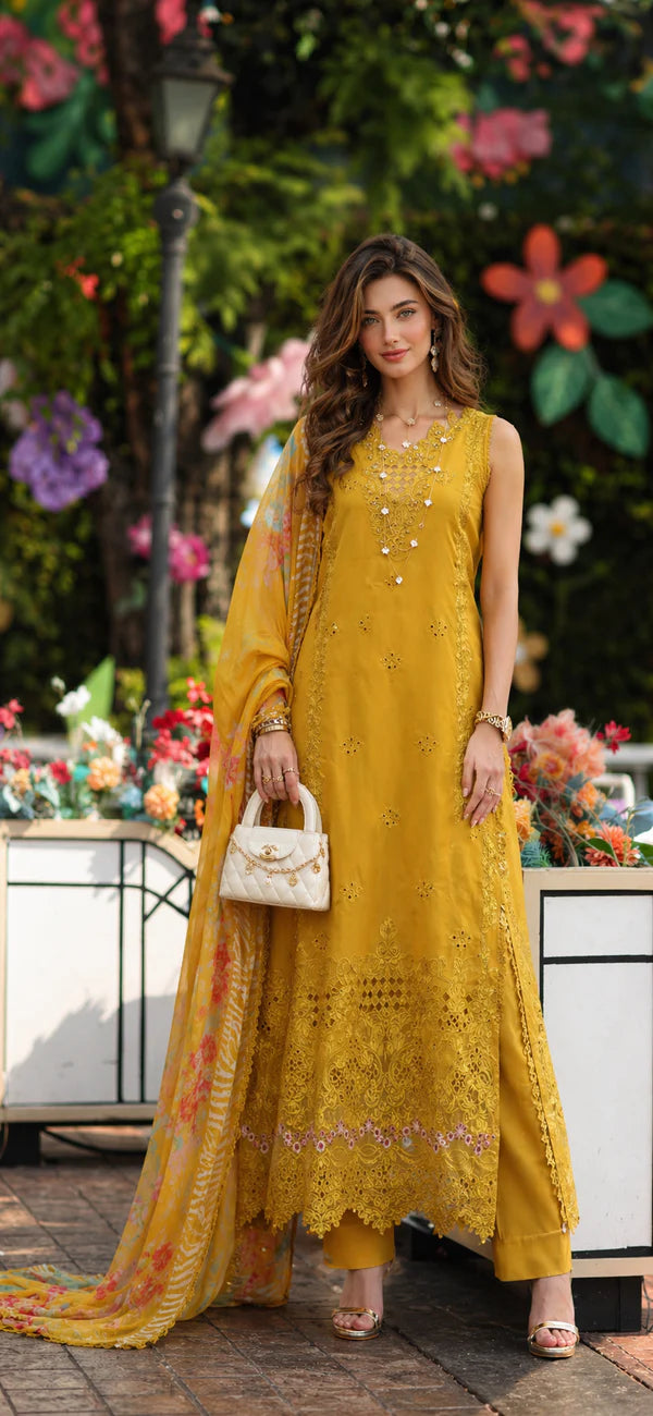 NOOR BY SAADIA ASAD LUXE CHIKANKARI D-10