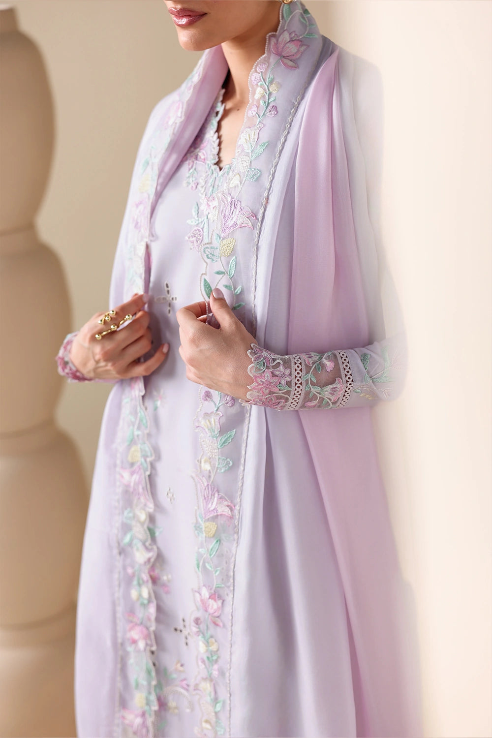 AZURE LUXURY LAWN LILY MEADOW