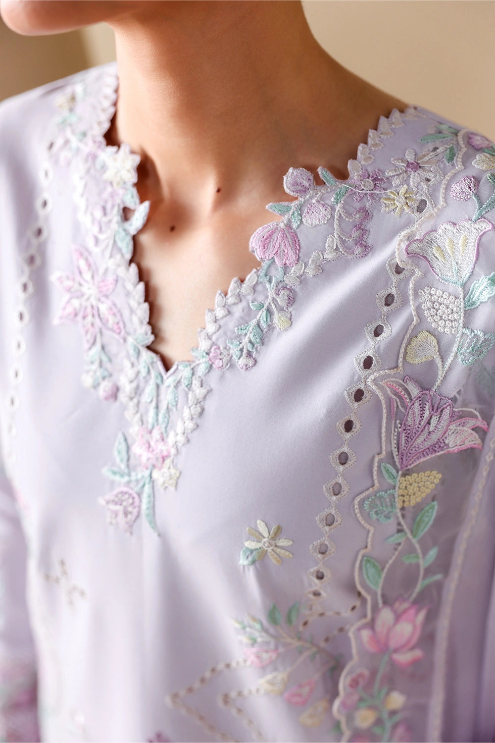 AZURE LUXURY LAWN LILY MEADOW