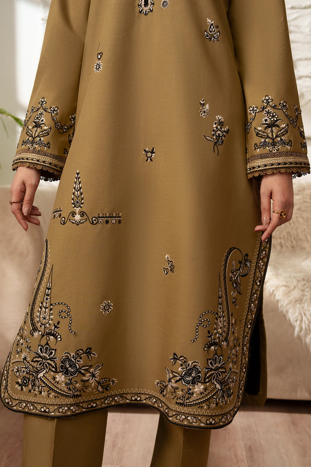 RAJBARI PRET EXCLUSIVE AYLA