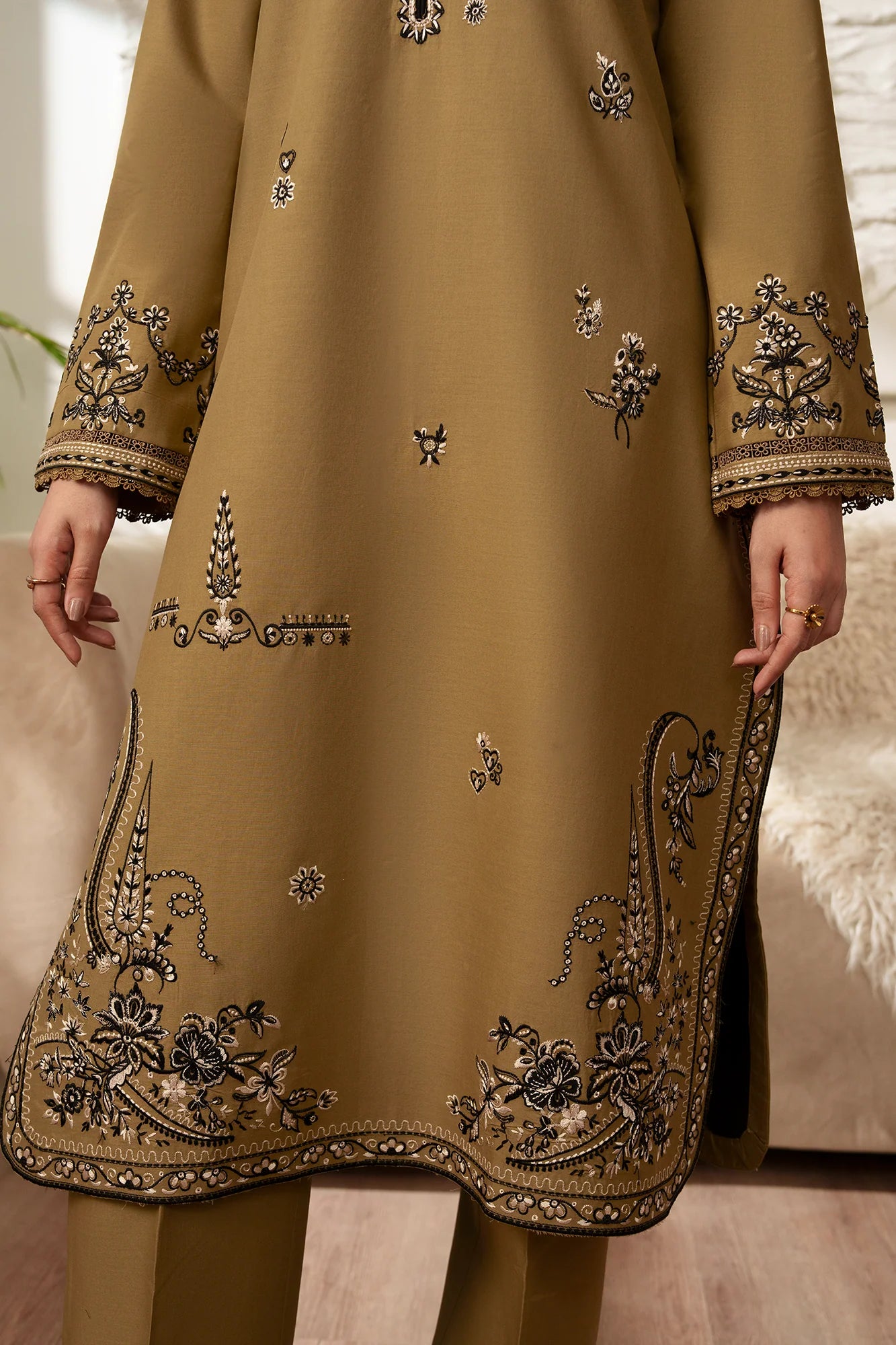 RAJBARI PRET EXCLUSIVE AYLA