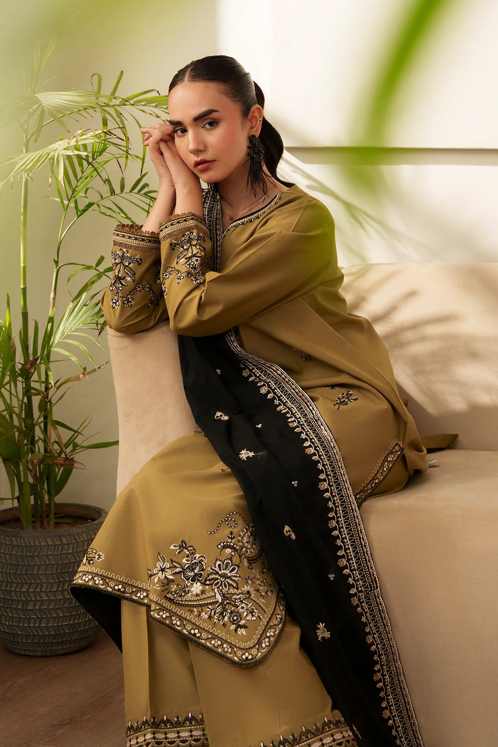 RAJBARI PRET EXCLUSIVE AYLA
