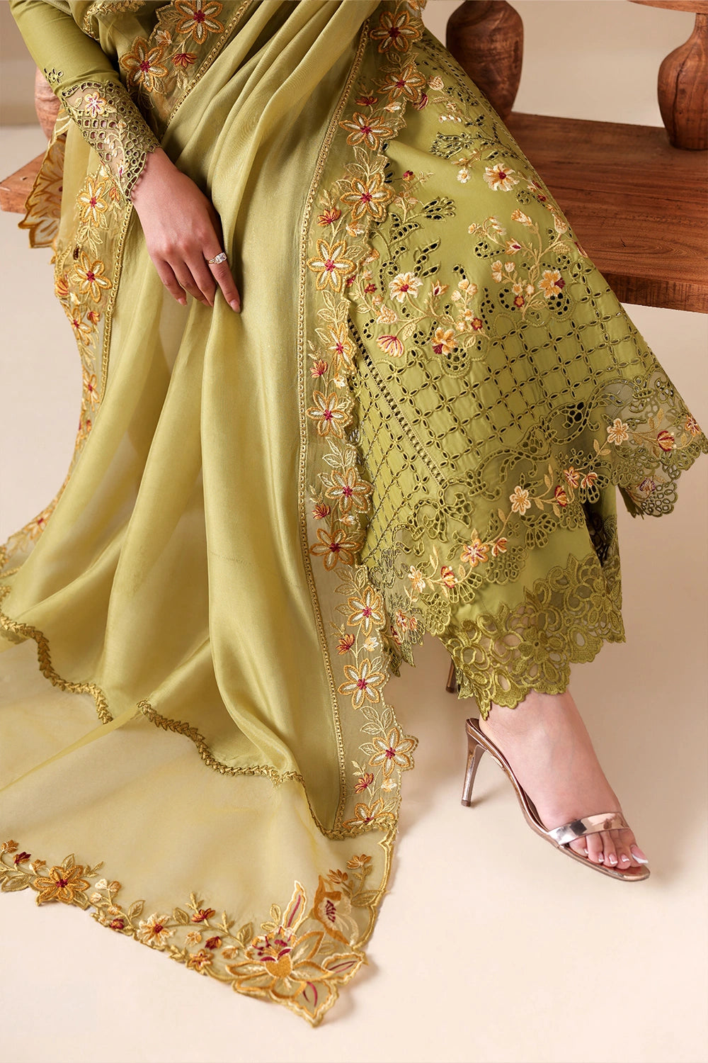 AZURE LUXURY LAWN PETAL MUSE