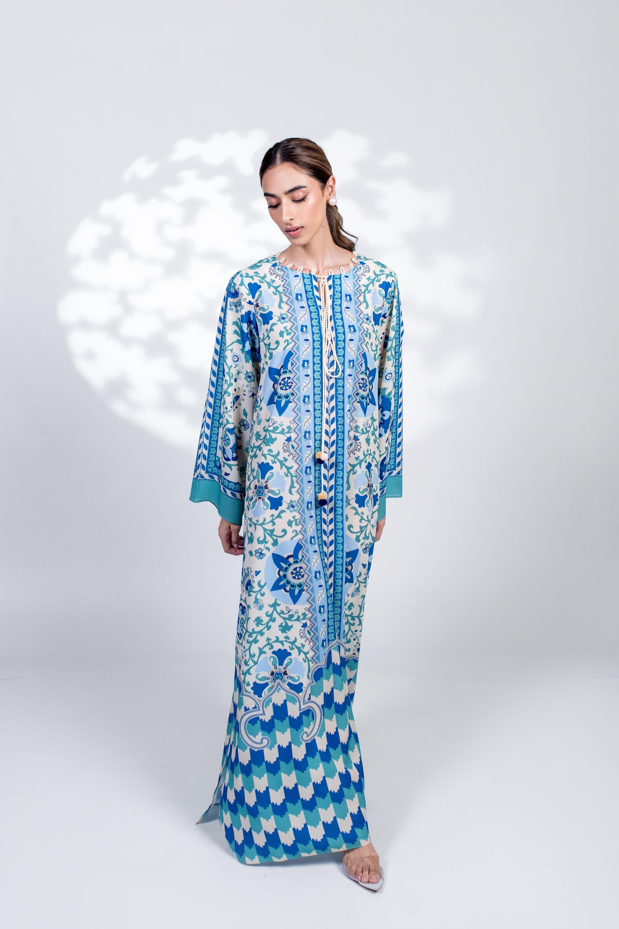 BARAE KHANOM EZMIR