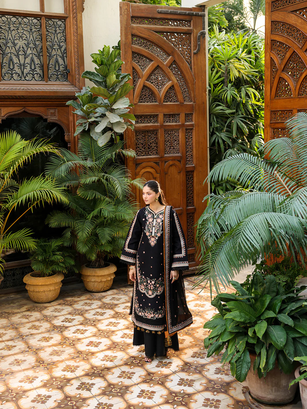 MAHNUR SHANAYA LAWN SH-06