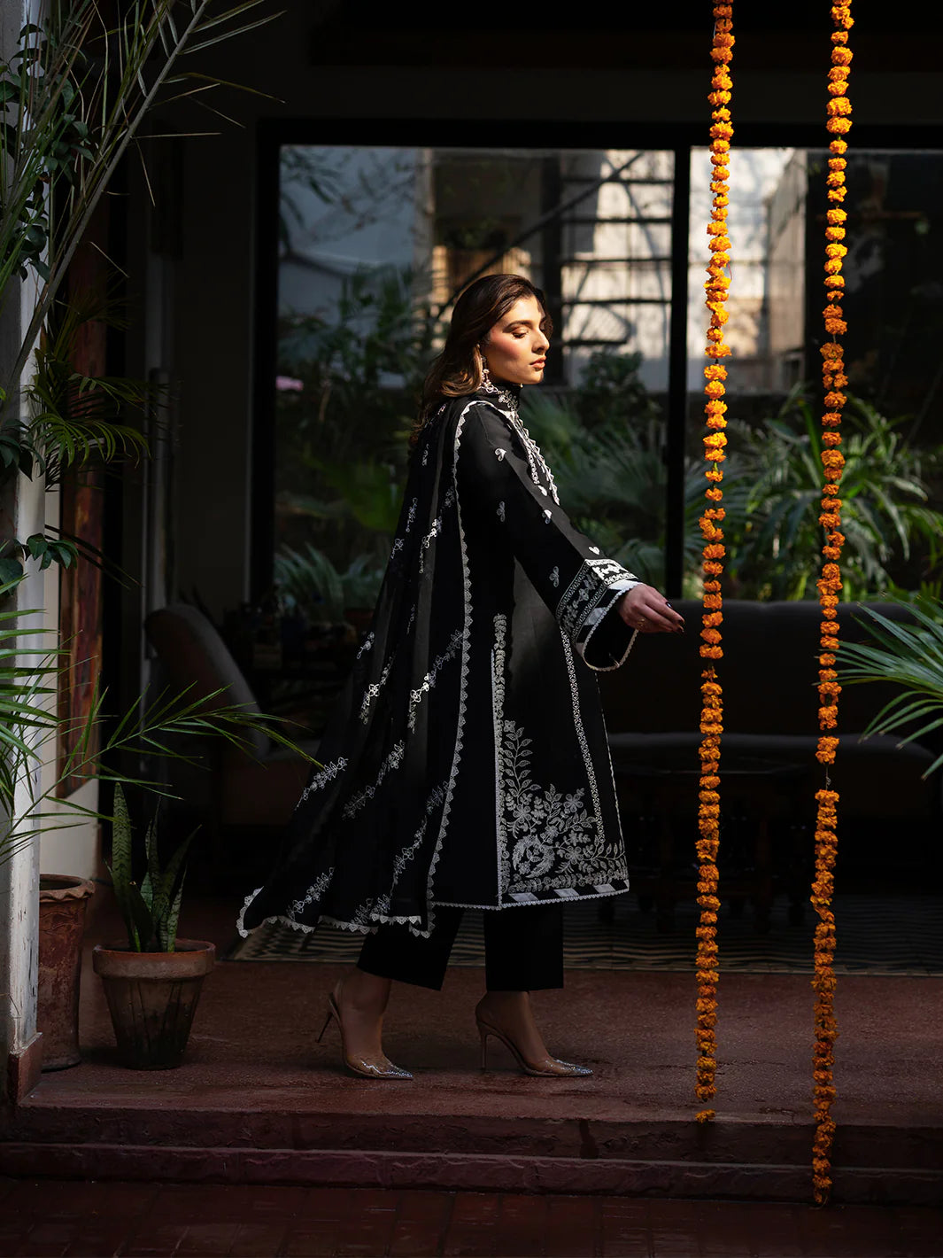 MAHNUR SATRANGI ST-01