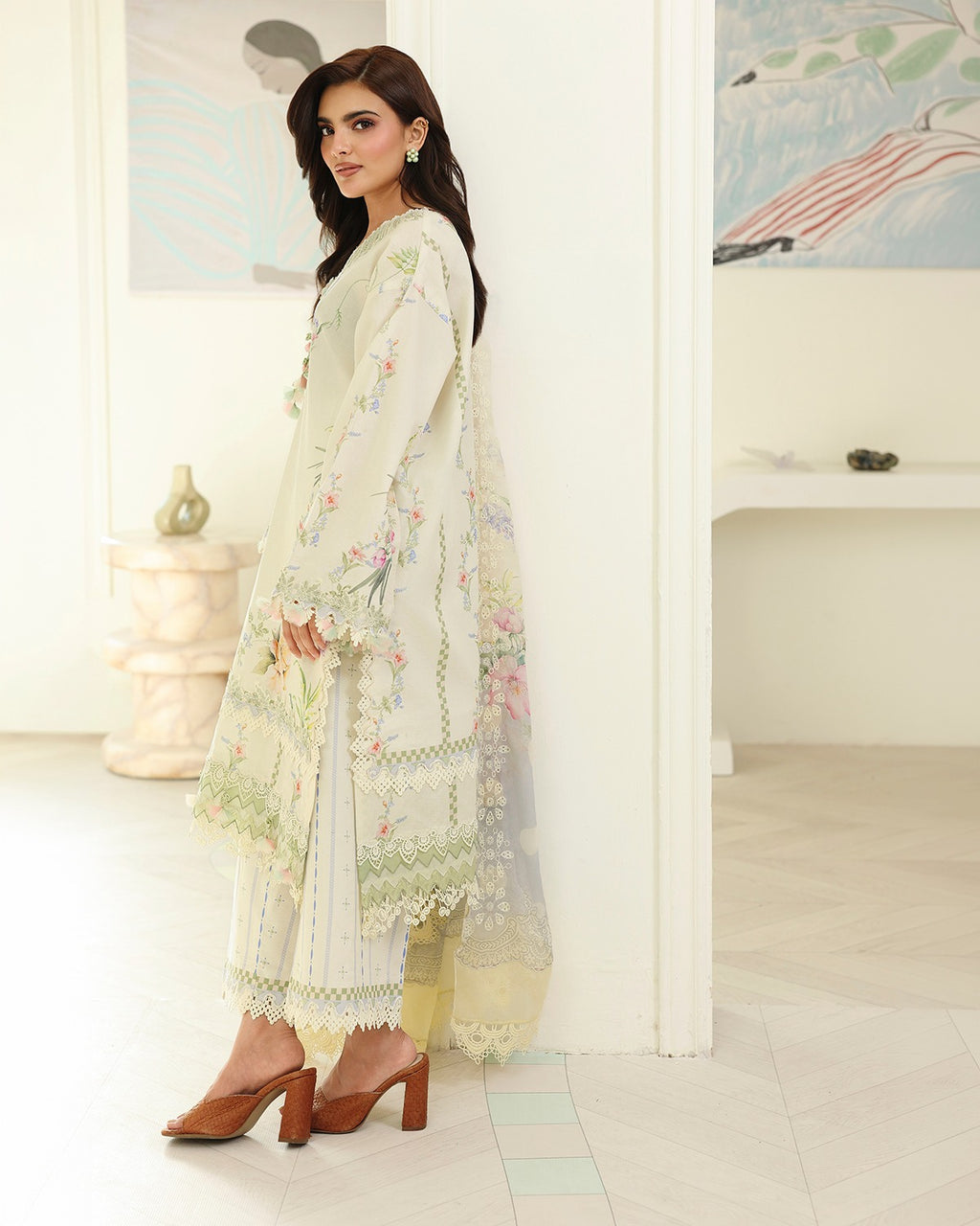 ROHEENAZ PETALS IN PRINI RUNSS260901