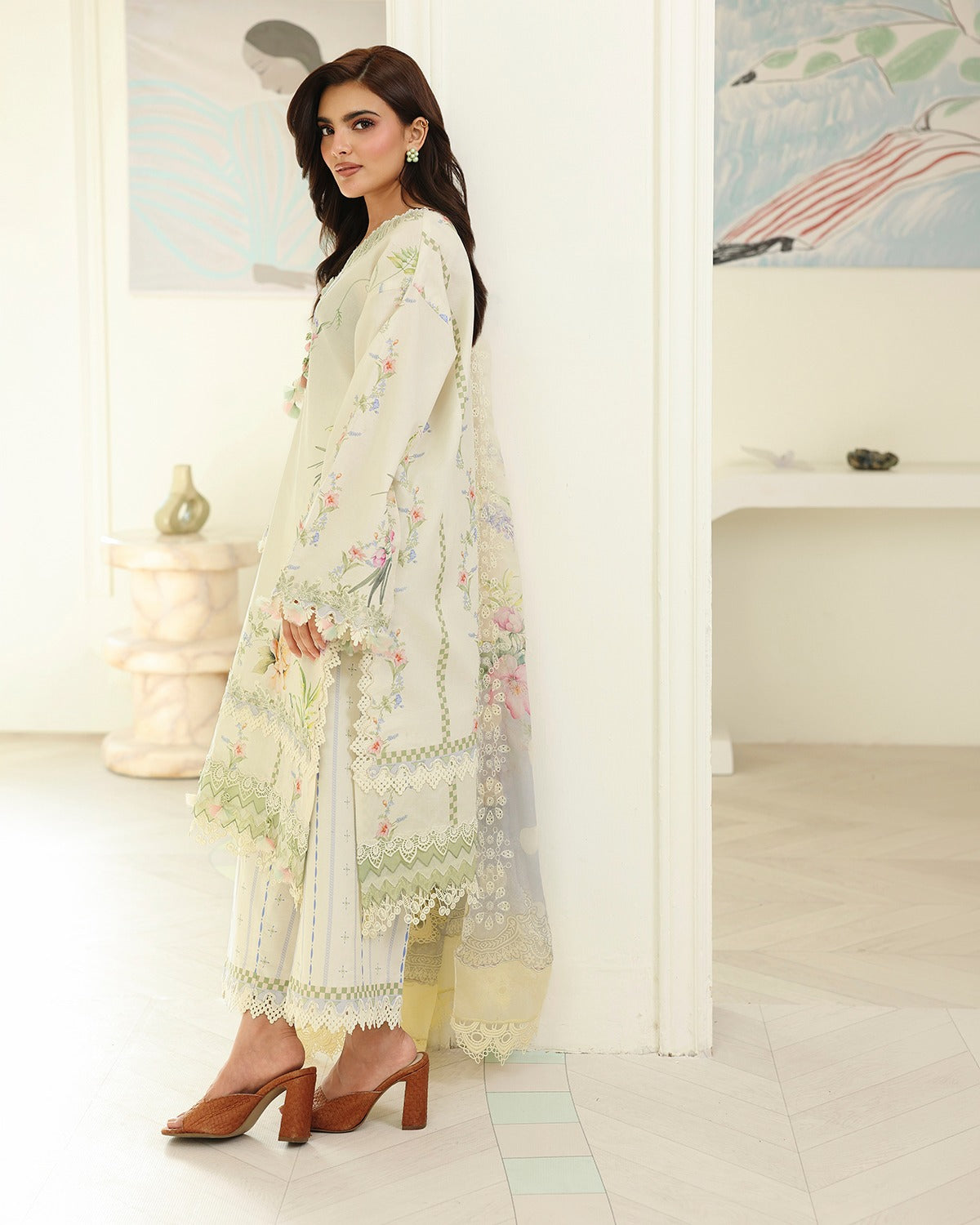 ROHEENAZ PETALS IN PRINI RUNSS260901