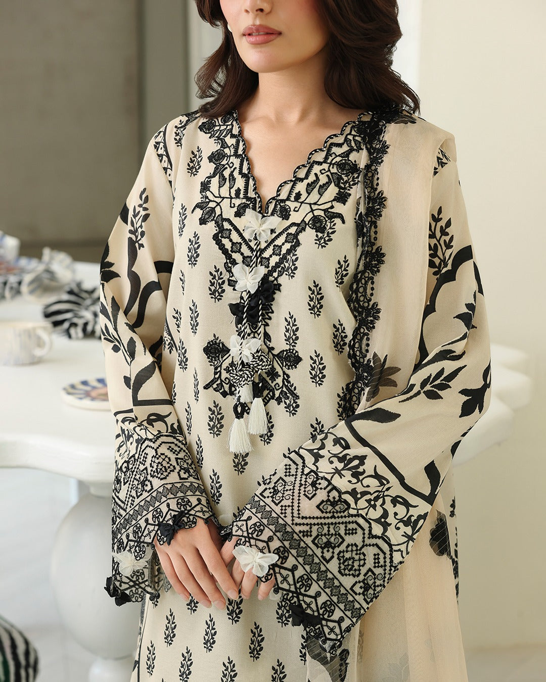 ROHEENAZ PETALS IN PRINI RUNSS260903
