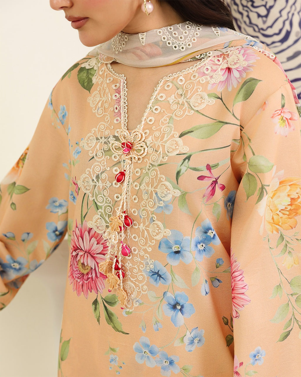 ROHEENAZ PETALS IN PRINI RUNSS260902