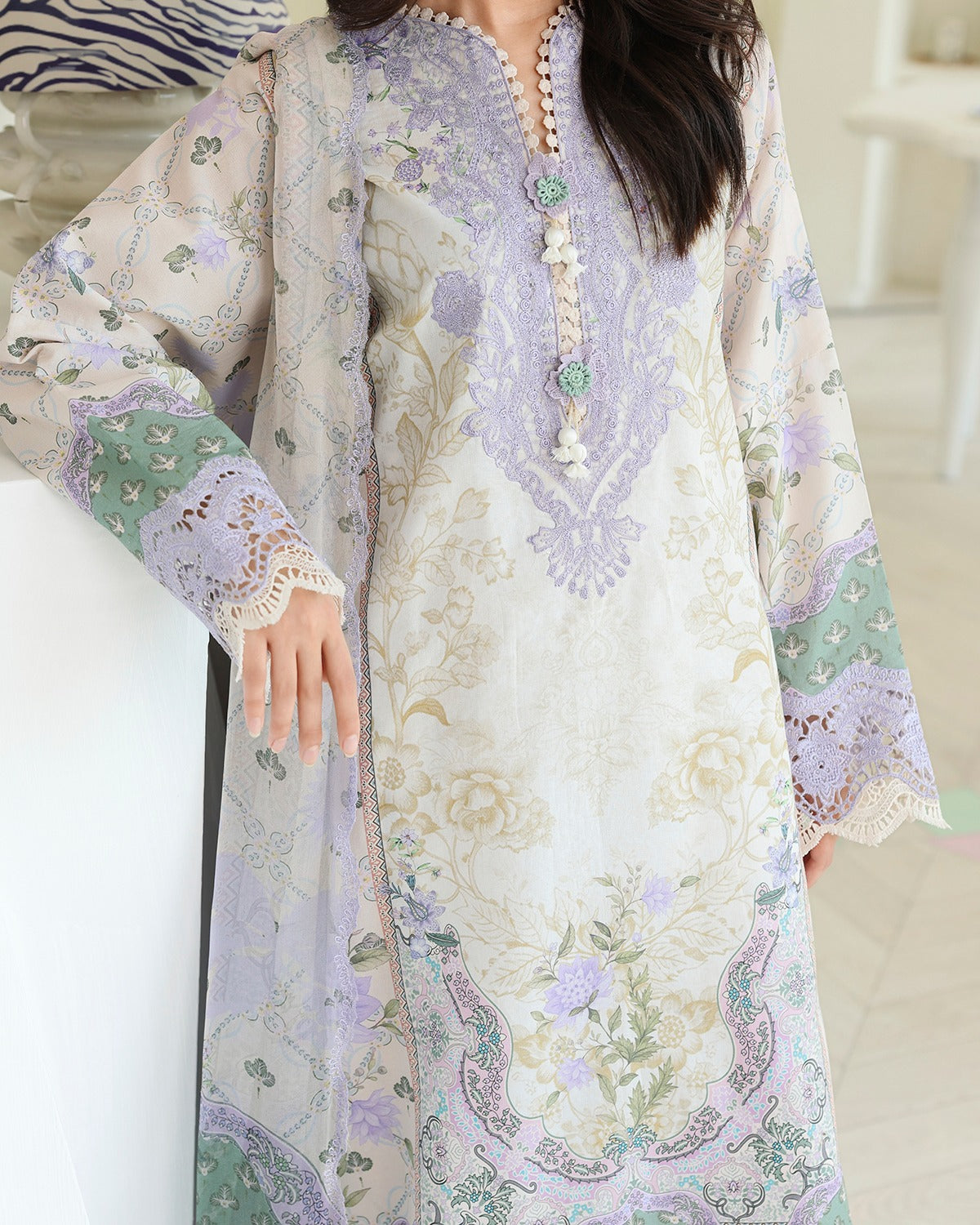 ROHEENAZ PETALS IN PRINI RUNSS260908