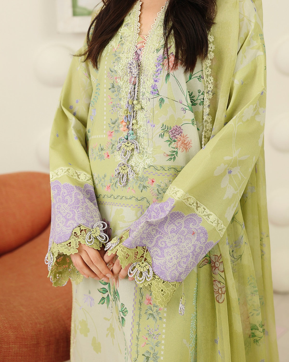 ROHEENAZ PETALS IN PRINI RUNSS260907