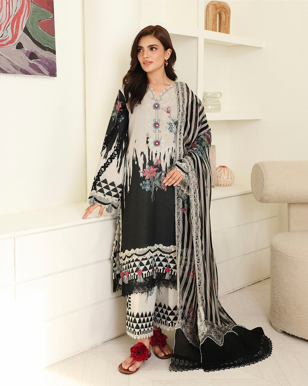 ROHEENAZ PETALS IN PRINI RUNSS260904