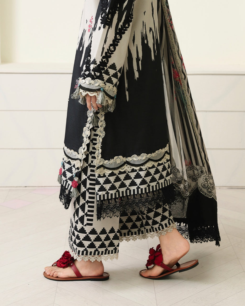 ROHEENAZ PETALS IN PRINI RUNSS260904