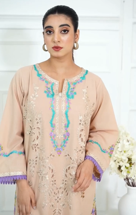 ZAINAB'S CREAM KURTI