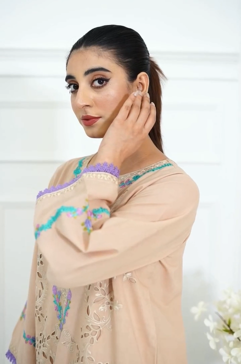 ZAINAB'S CREAM KURTI