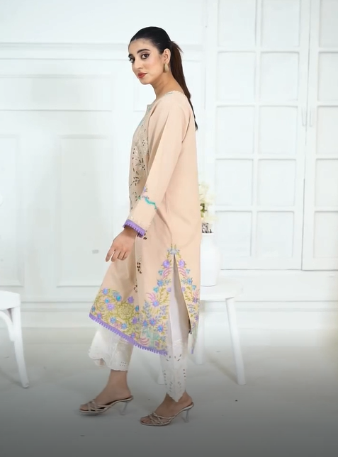ZAINAB'S CREAM KURTI