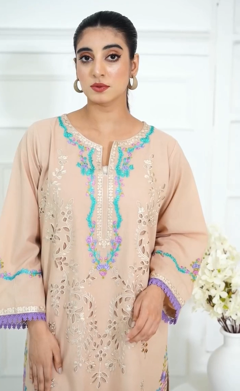 ZAINAB'S CREAM KURTI