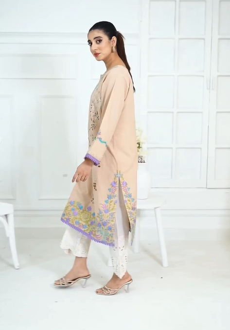 ZAINAB'S CREAM KURTI