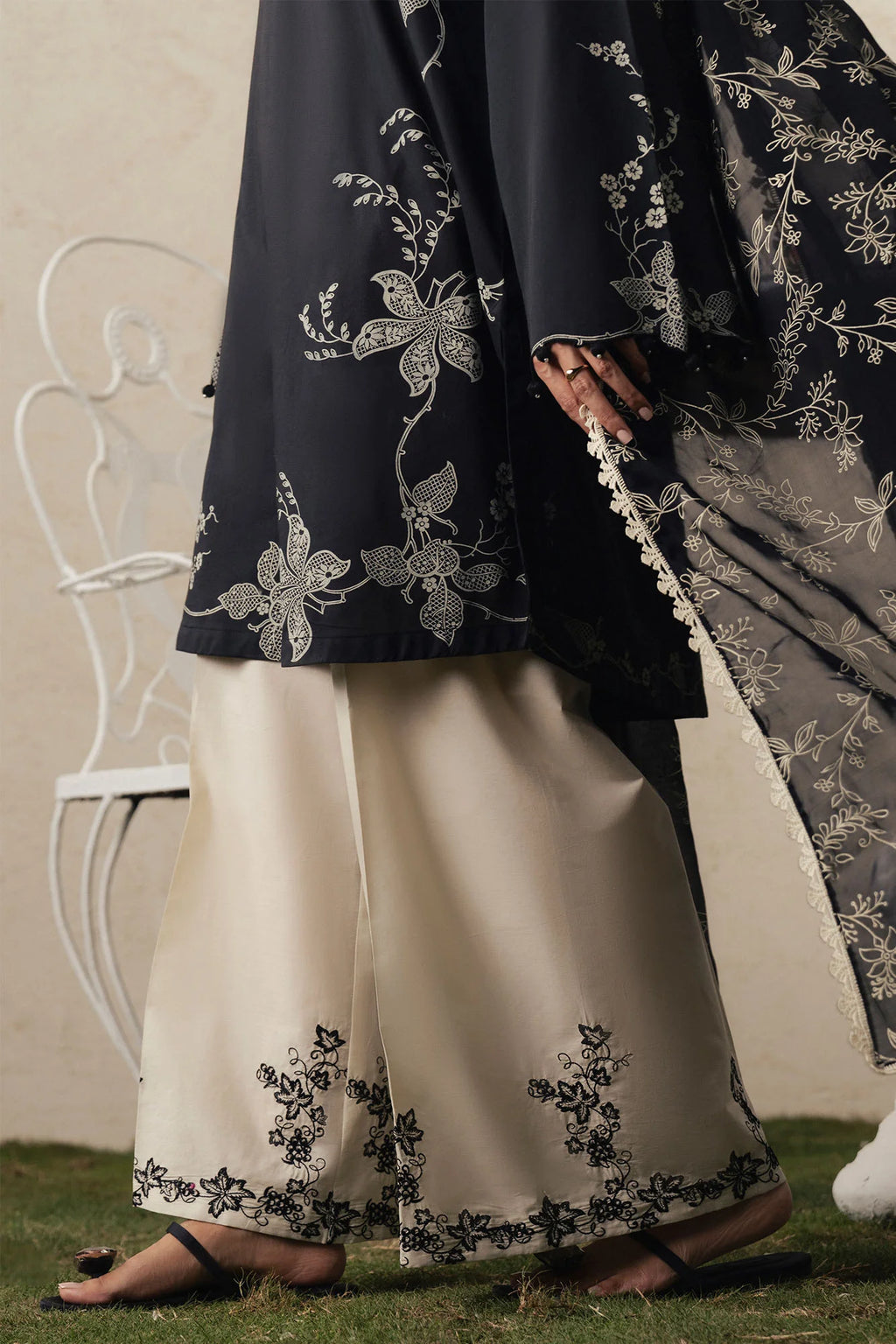 CROSS STITCH PREMIUM CAMBRIC EBONY LACE