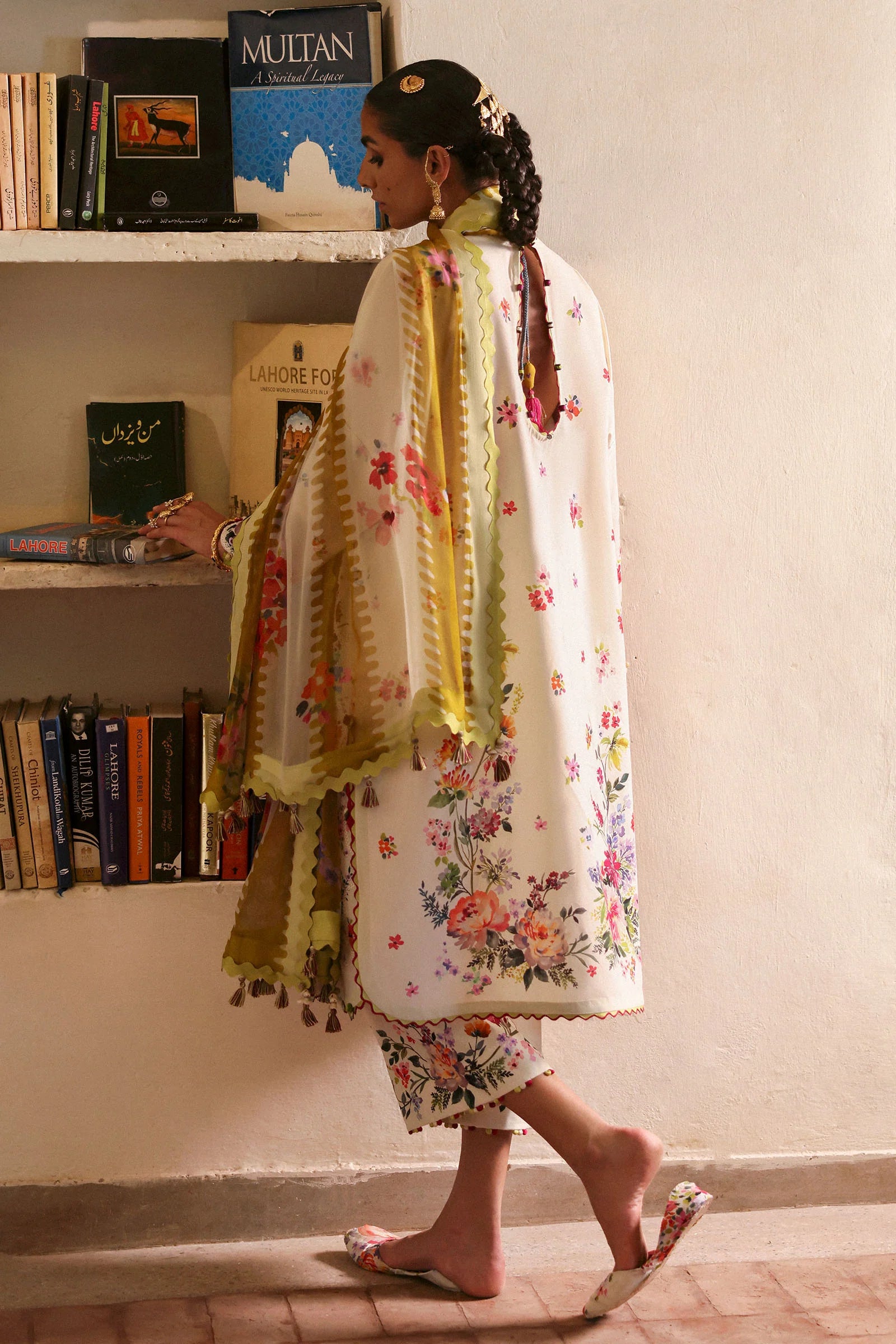 ZAHA FESTIVE ZF-25-10