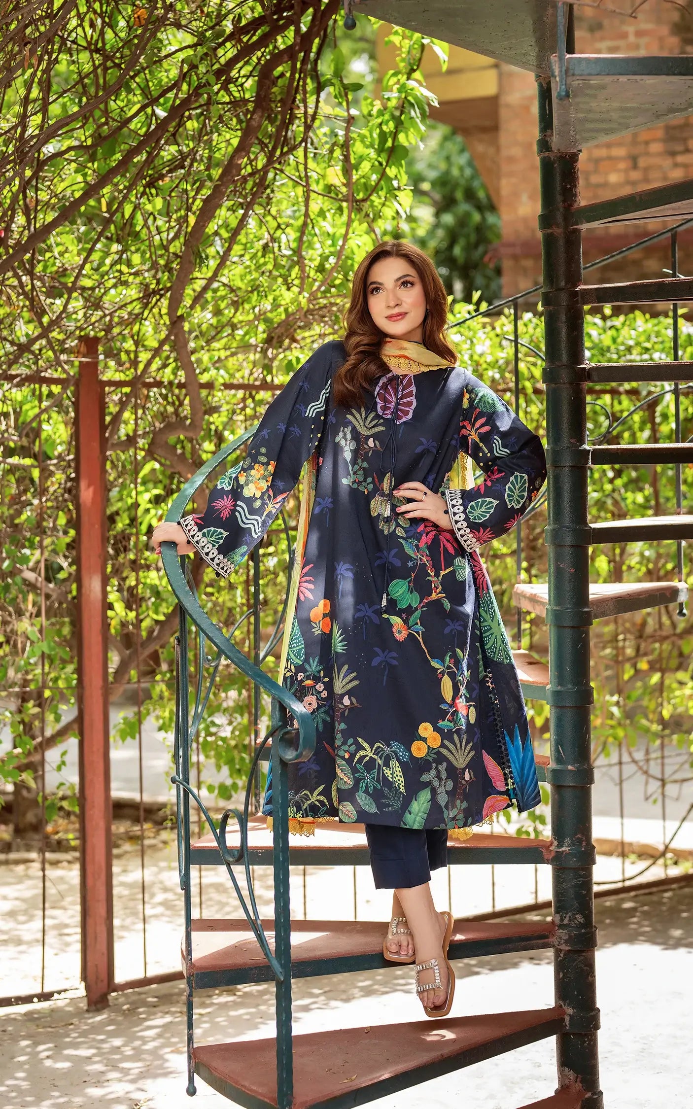 ASIFA NABEEL YAKIN YKL25-06