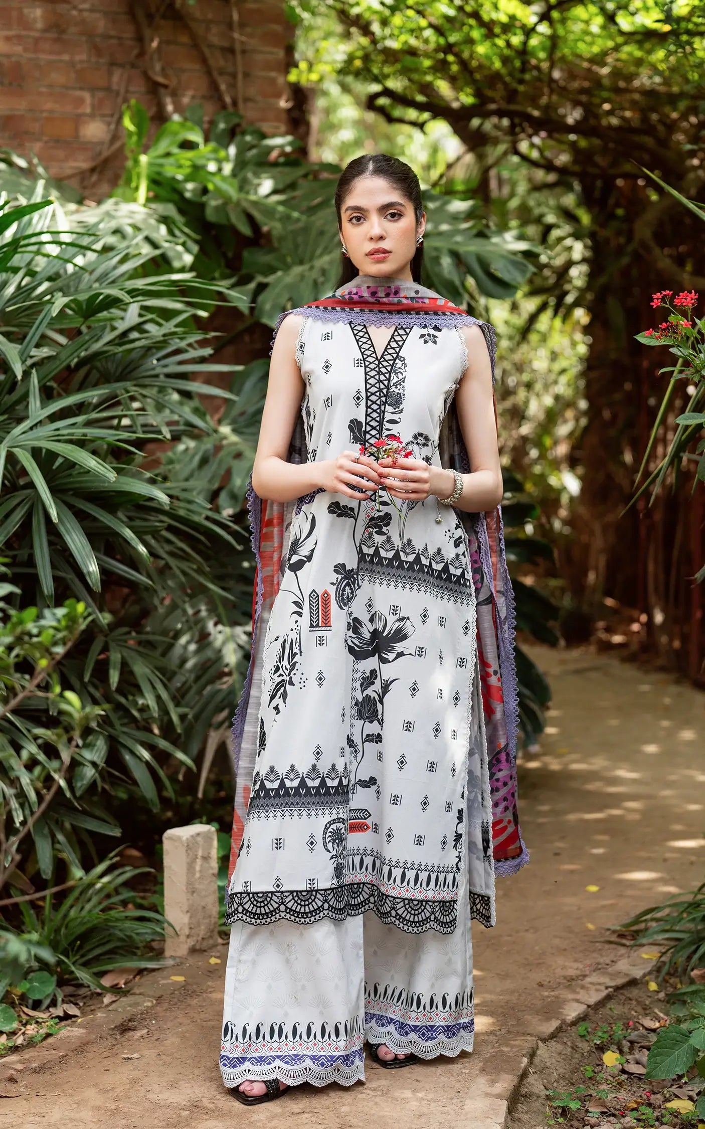 ASIFA NABEEL YAKIN YKL25-09