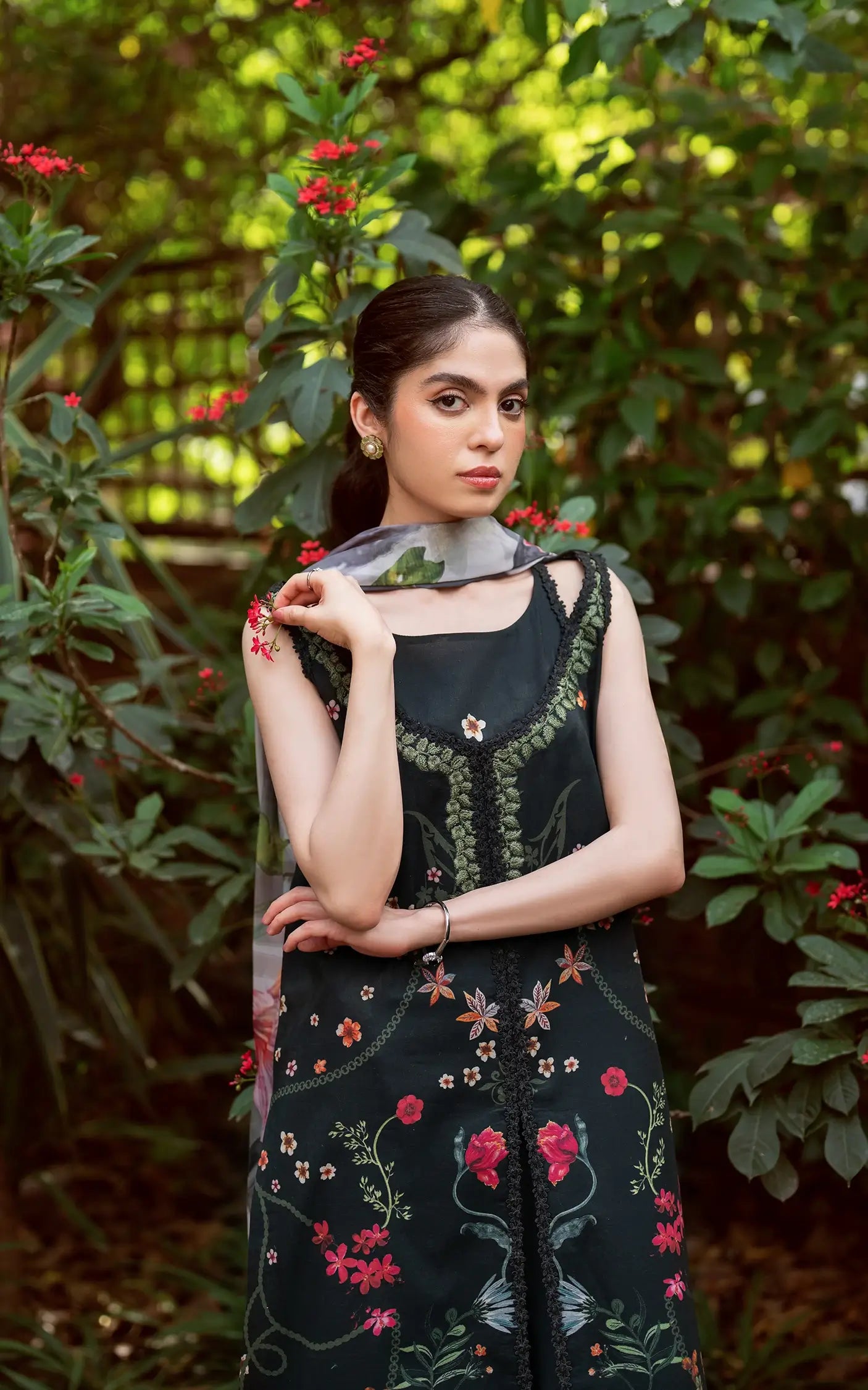 ASIFA NABEEL YAKIN YKL25-11
