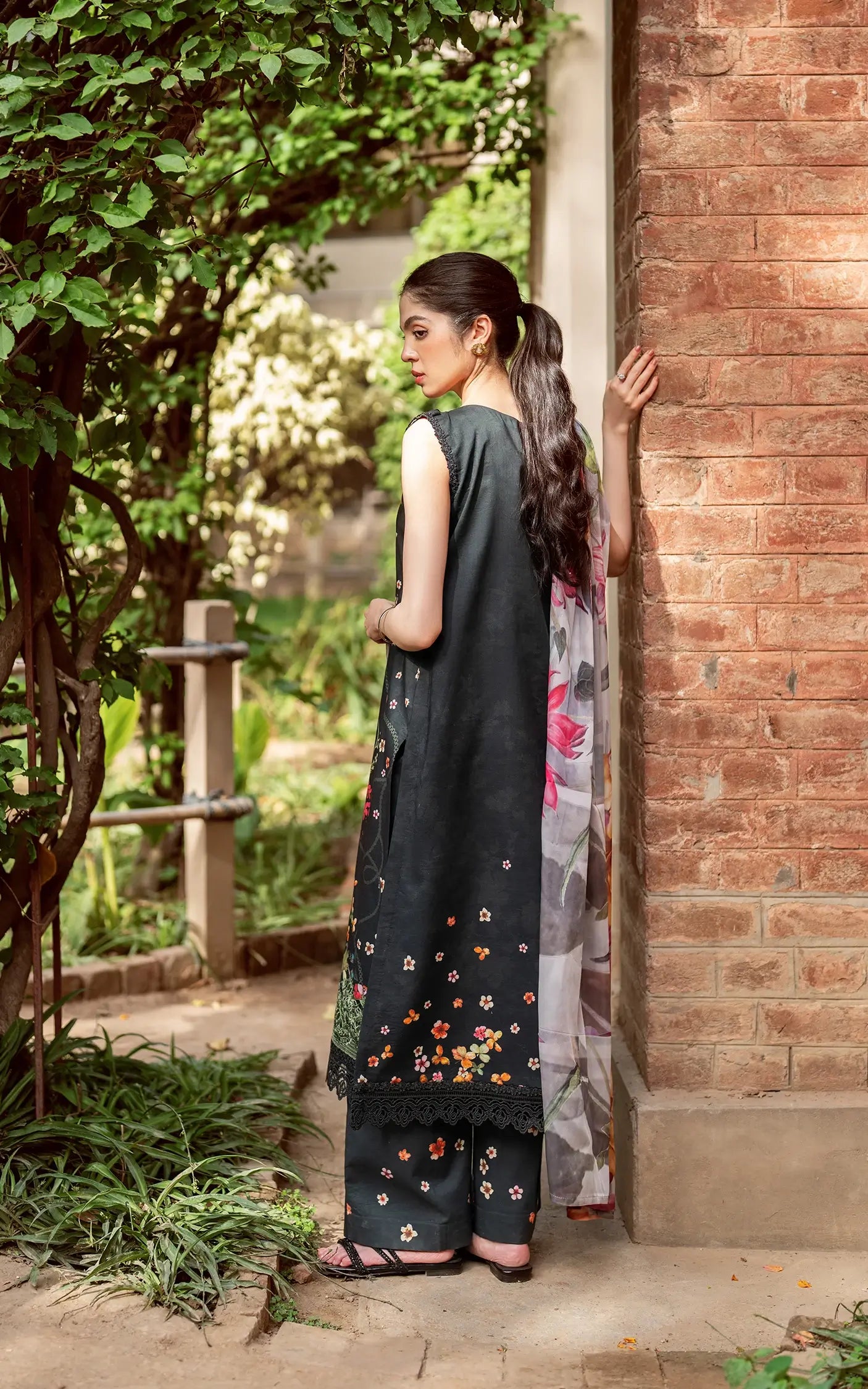 ASIFA NABEEL YAKIN YKL25-11